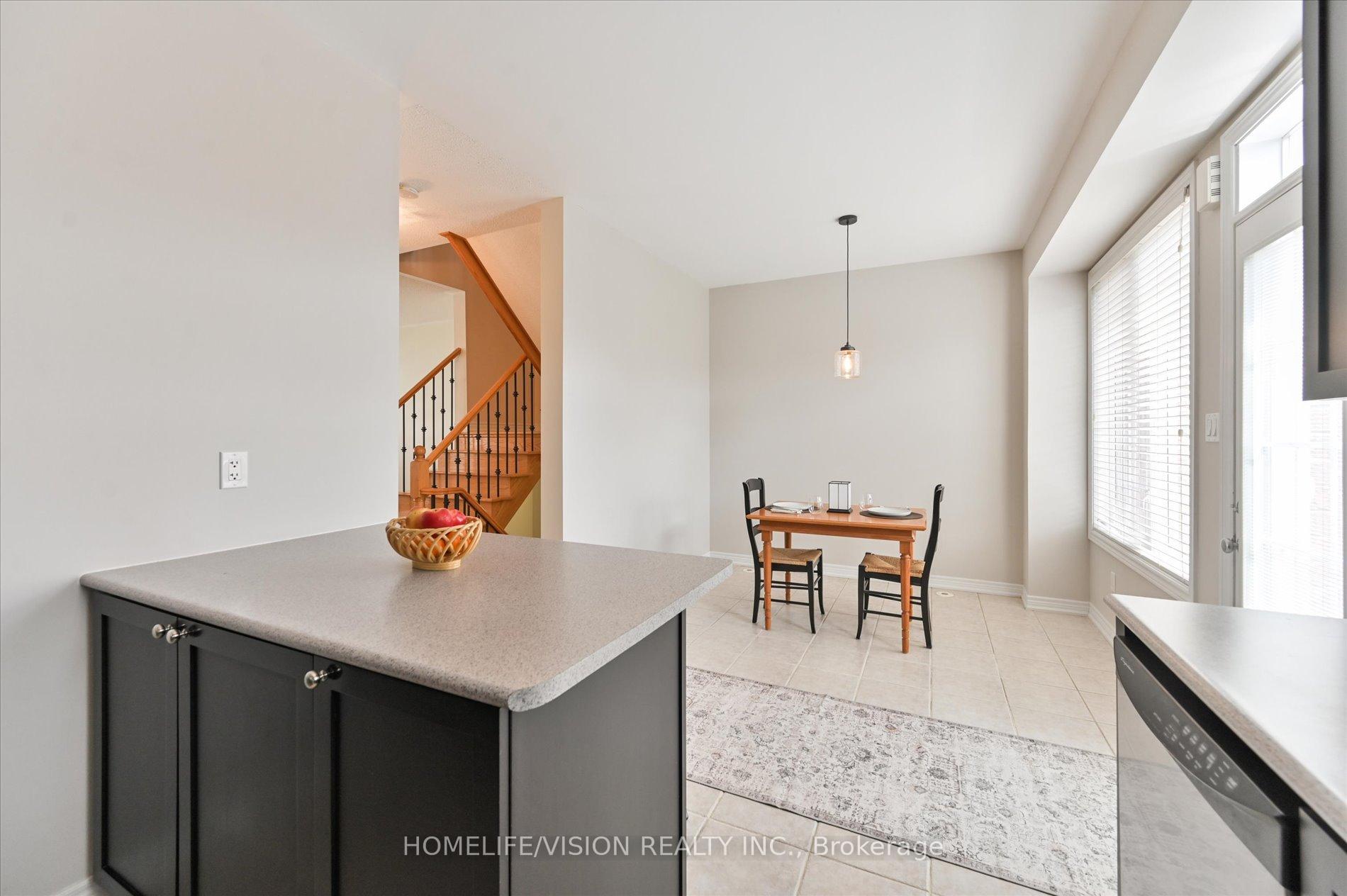 Photo 14 of 151 Zokol Drive, Aurora, Bayview Northeast — HOMEH
