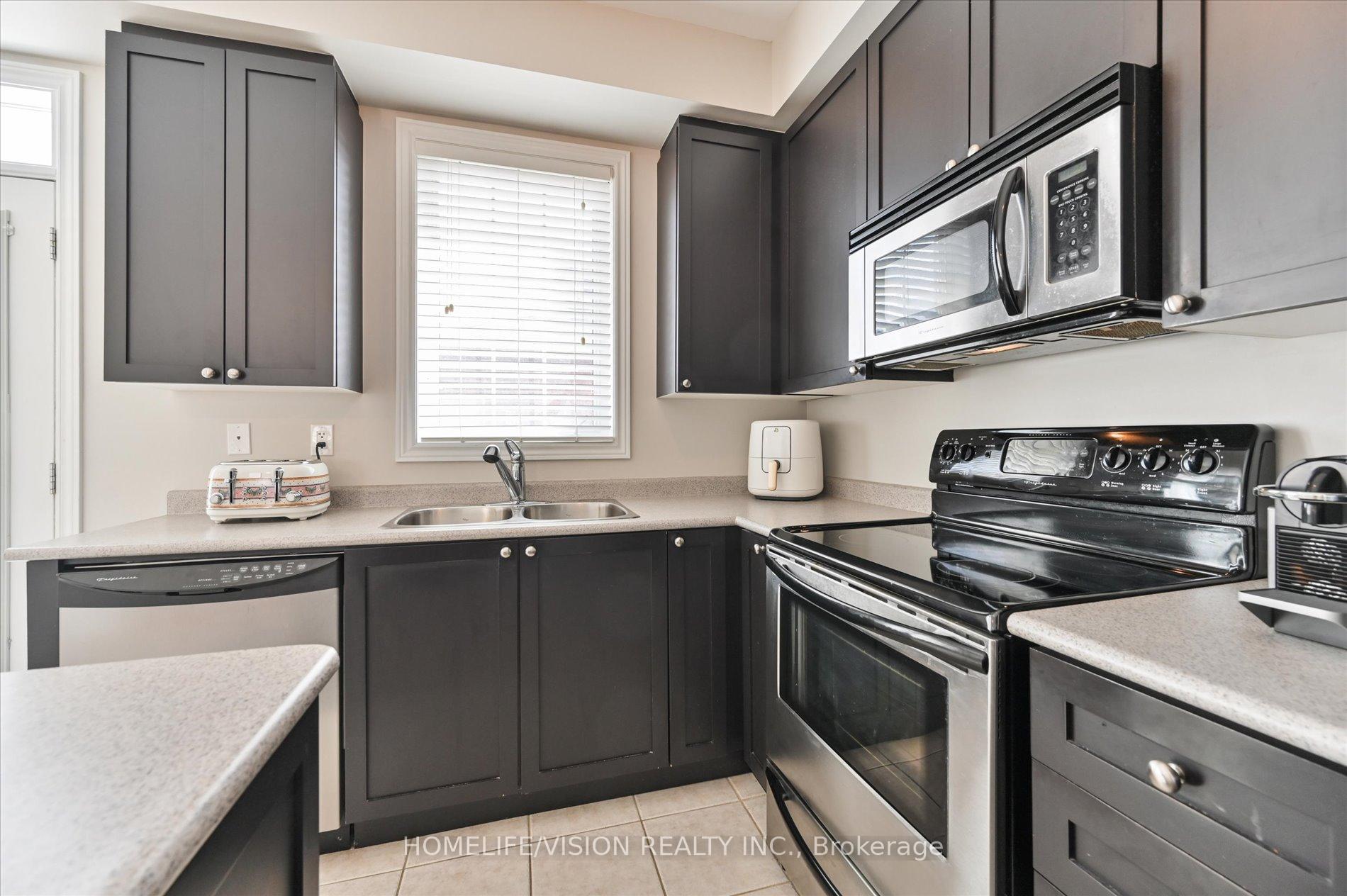 Photo 16 of 151 Zokol Drive, Aurora, Bayview Northeast — HOMEH