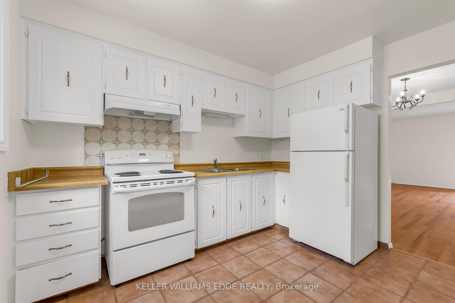 Photo 1 of 924 Mohawk Road W, Hamilton, Mountview — HOMEH