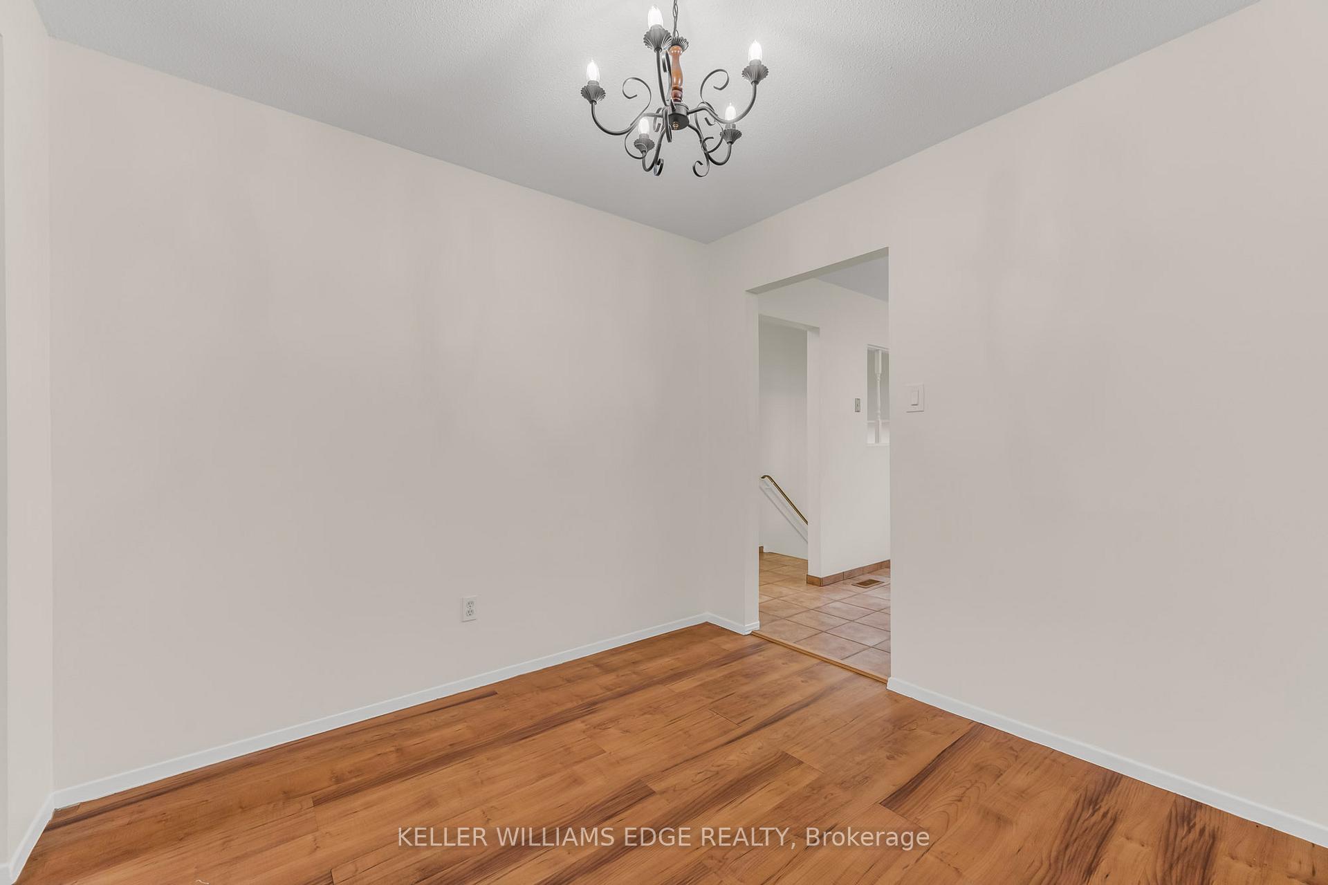 Photo 2 of 924 Mohawk Road W, Hamilton, Mountview — HOMEH