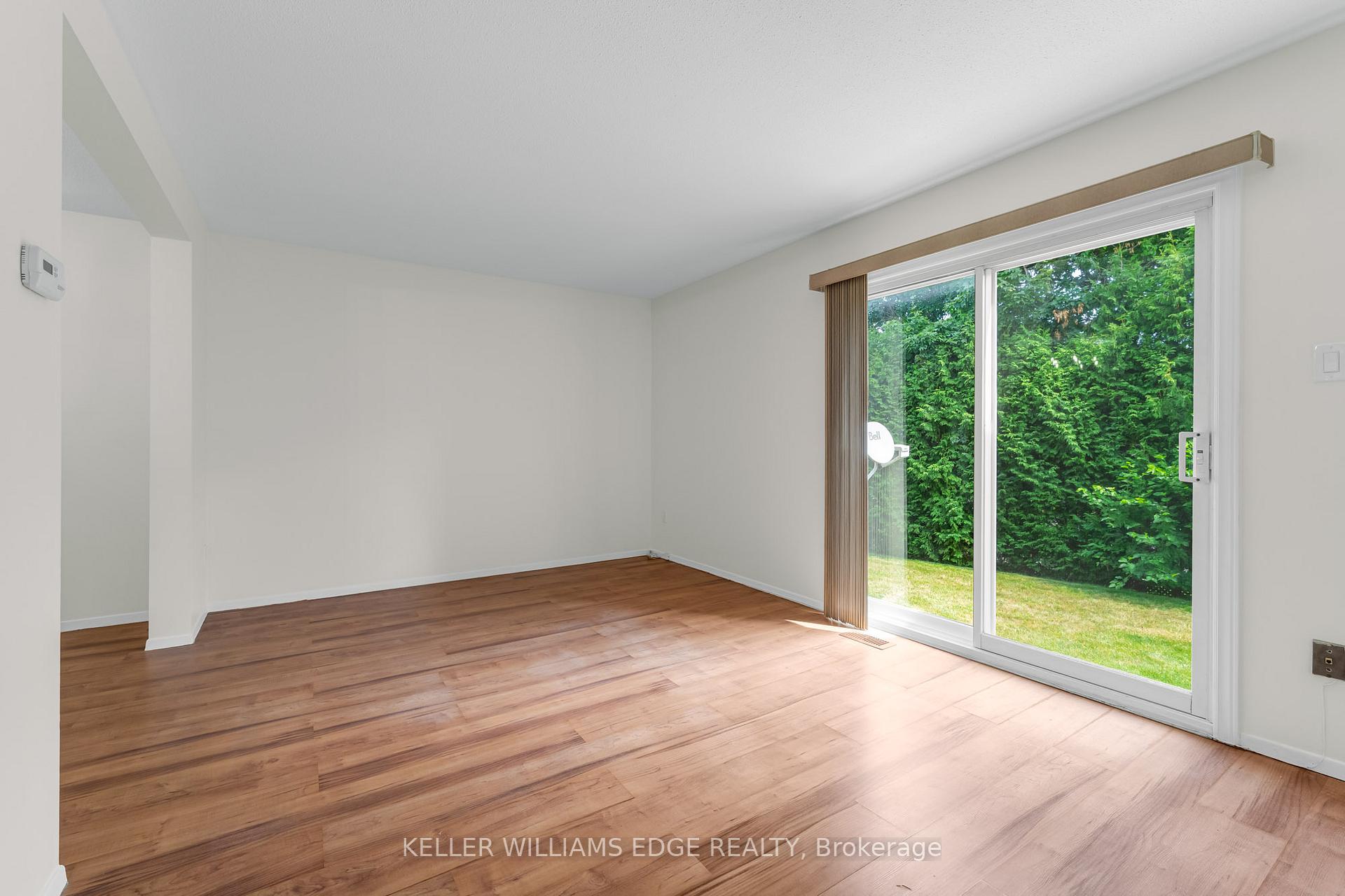 Photo 4 of 924 Mohawk Road W, Hamilton, Mountview — HOMEH