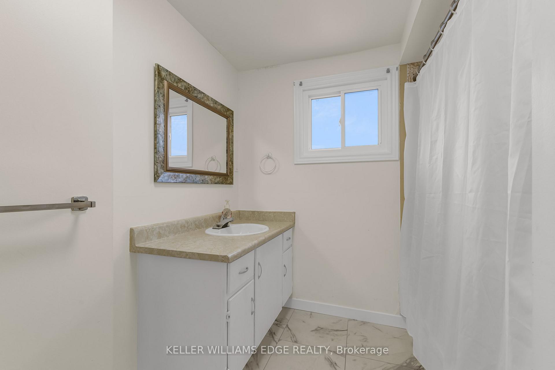 Photo 5 of 924 Mohawk Road W, Hamilton, Mountview — HOMEH