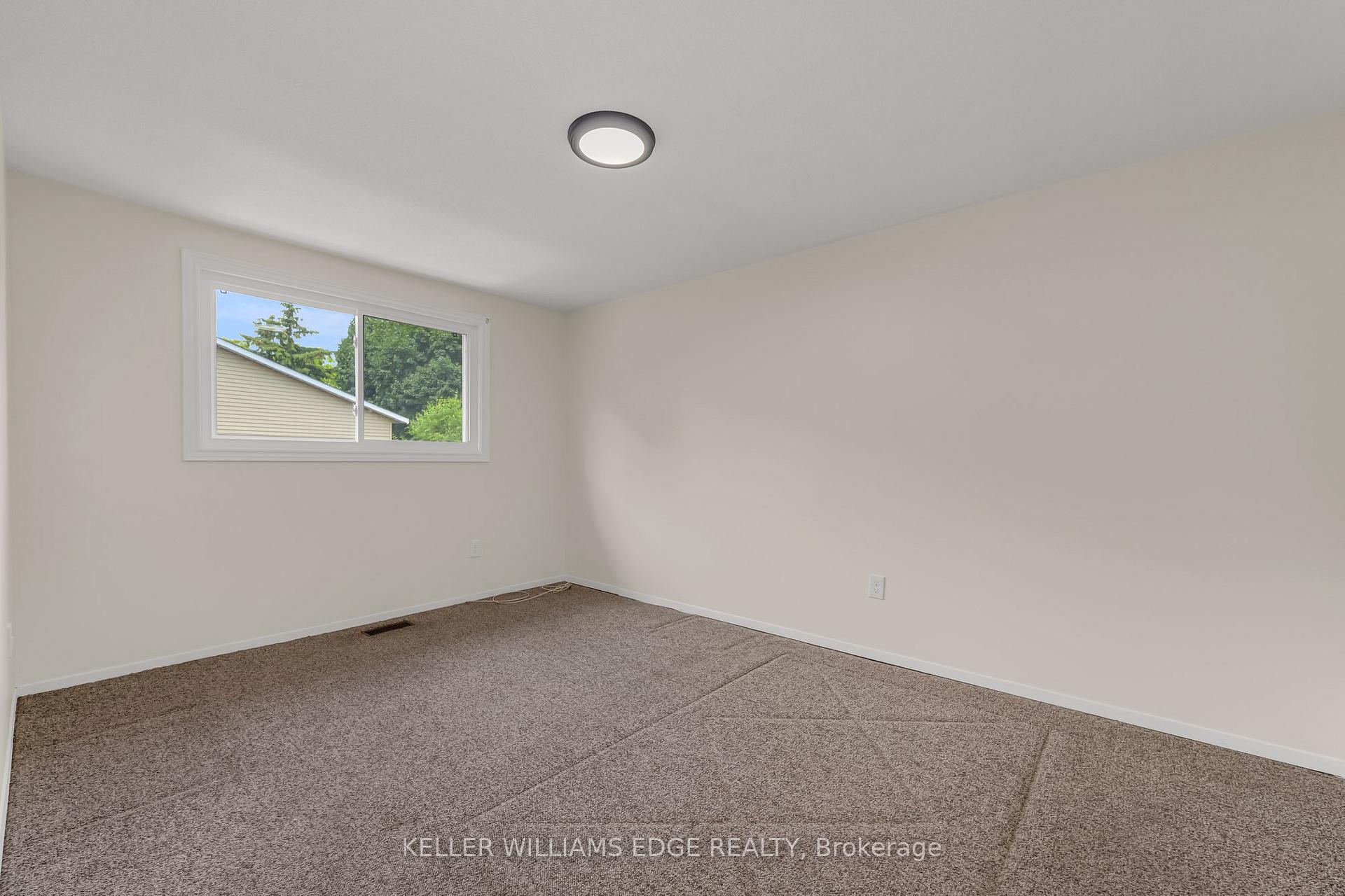 Photo 6 of 924 Mohawk Road W, Hamilton, Mountview — HOMEH
