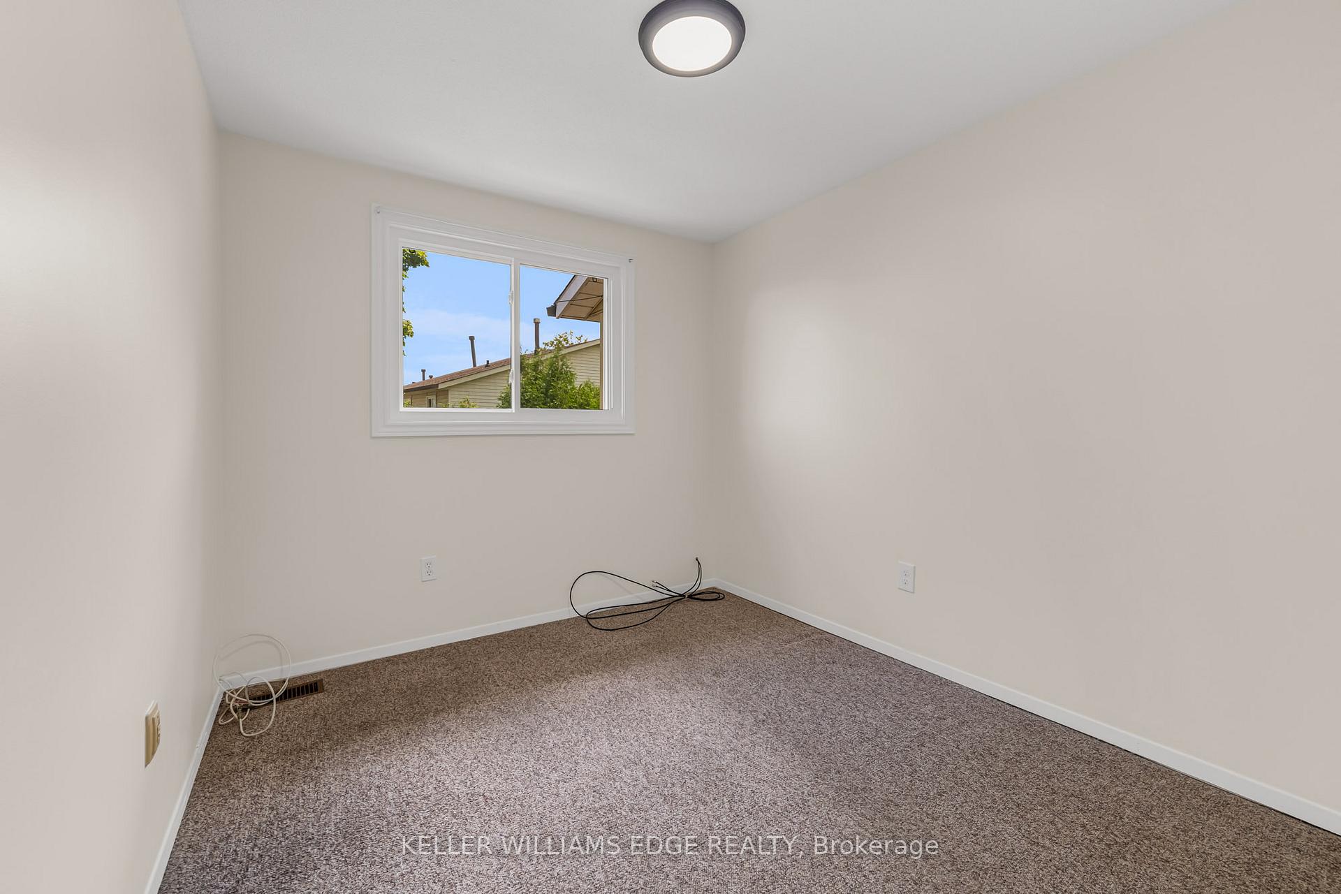 Photo 8 of 924 Mohawk Road W, Hamilton, Mountview — HOMEH