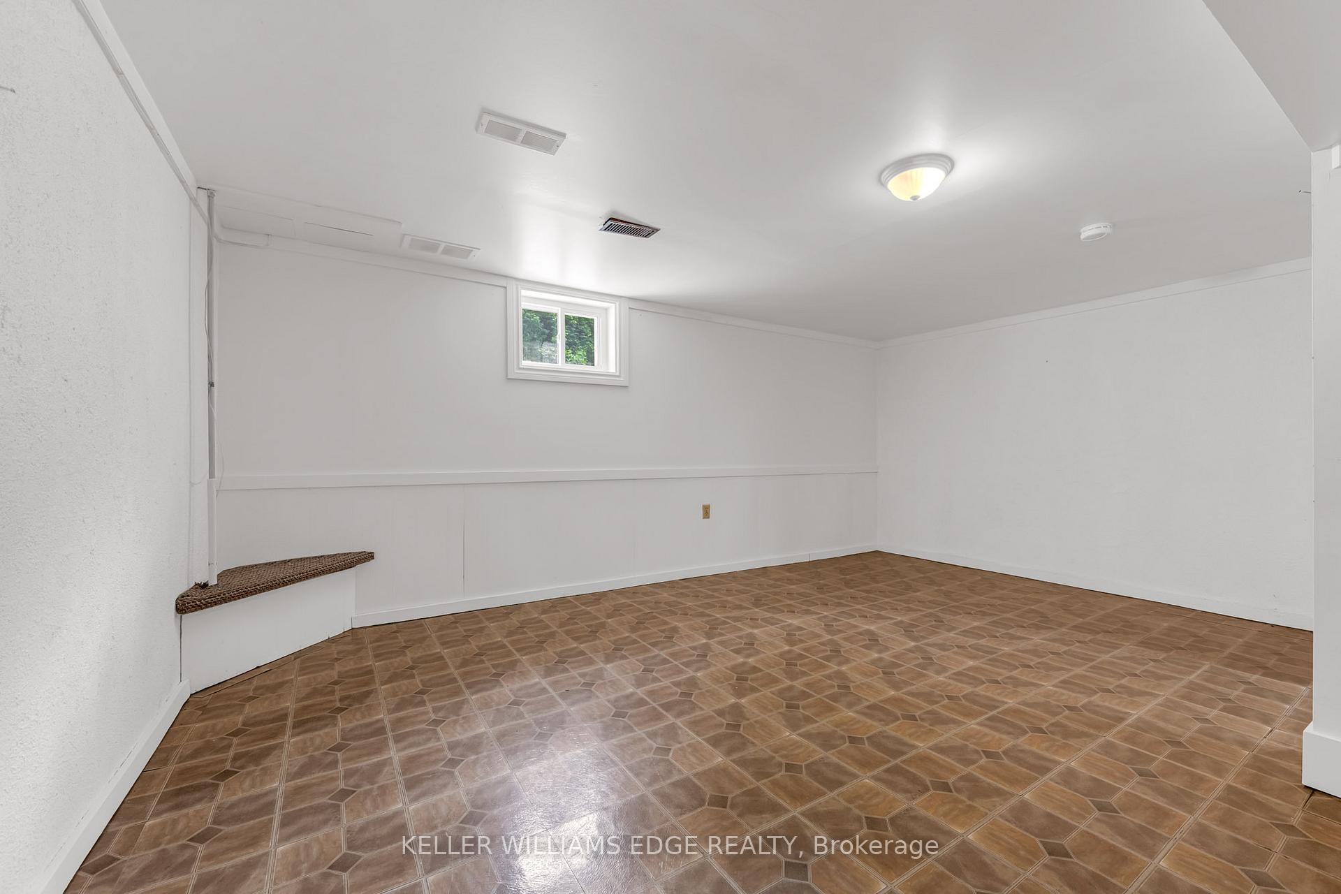 Photo 9 of 924 Mohawk Road W, Hamilton, Mountview — HOMEH