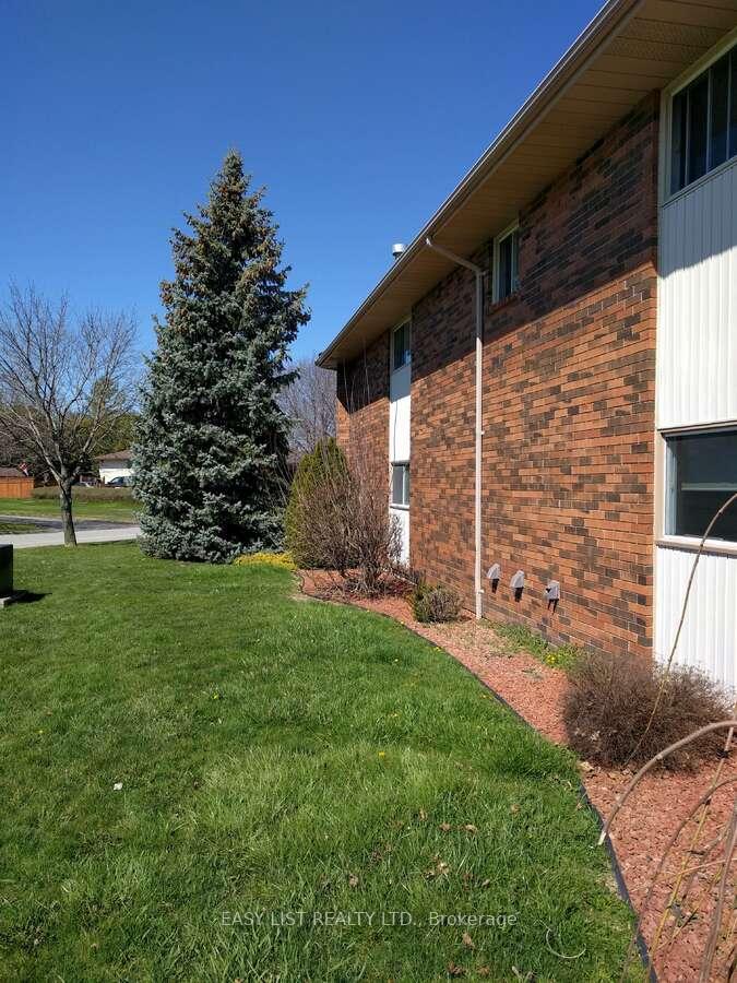 Photo 12 of Unit 14, 45 Doverdoon Drive, Chatham-Kent, Chatham — HOMEH