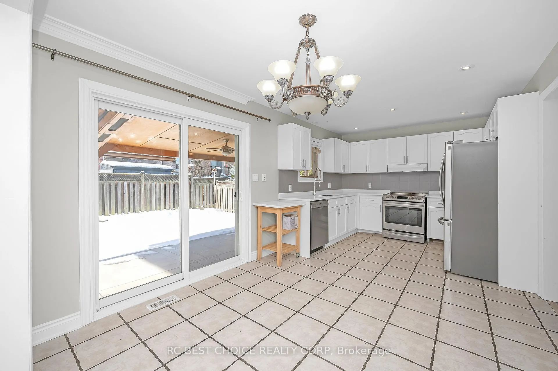 Photo 13 of 50 Pelham Drive, Hamilton, Ancaster — HOMEH