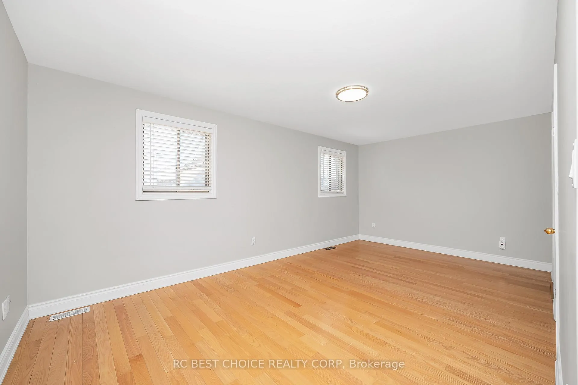 Photo 22 of 50 Pelham Drive, Hamilton, Ancaster — HOMEH