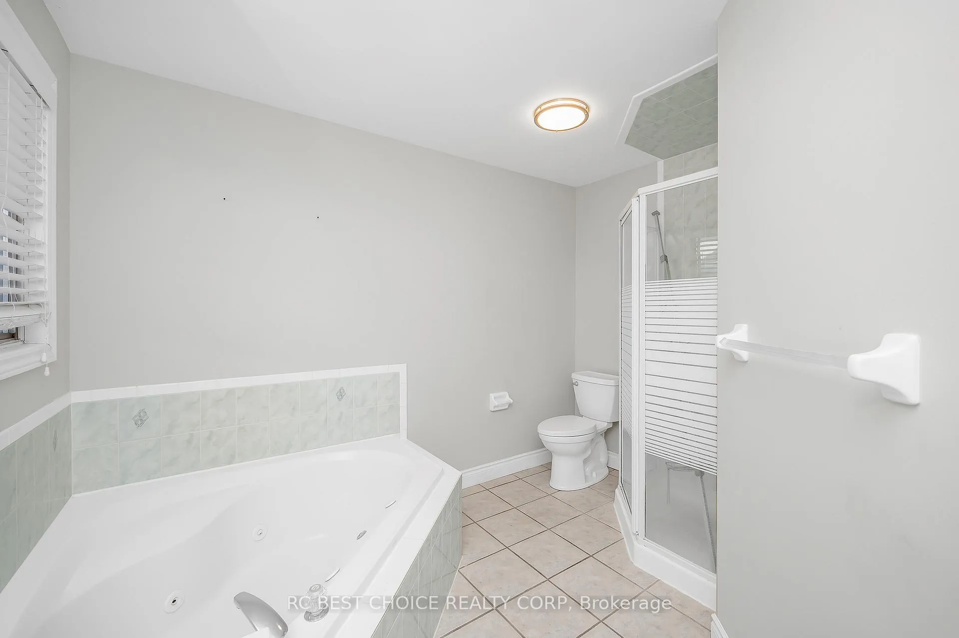 Photo 24 of 50 Pelham Drive, Hamilton, Ancaster — HOMEH