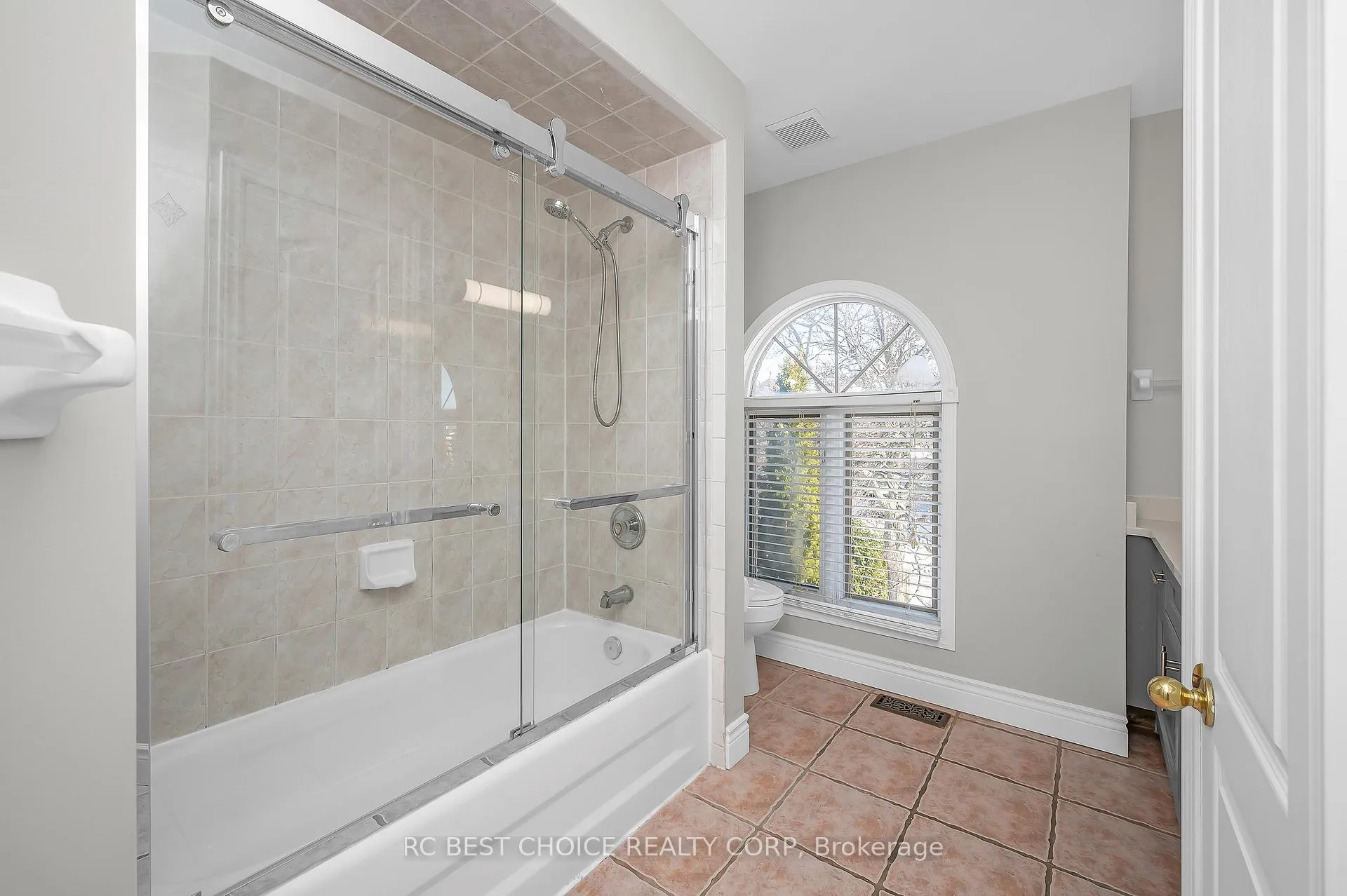Photo 30 of 50 Pelham Drive, Hamilton, Ancaster — HOMEH