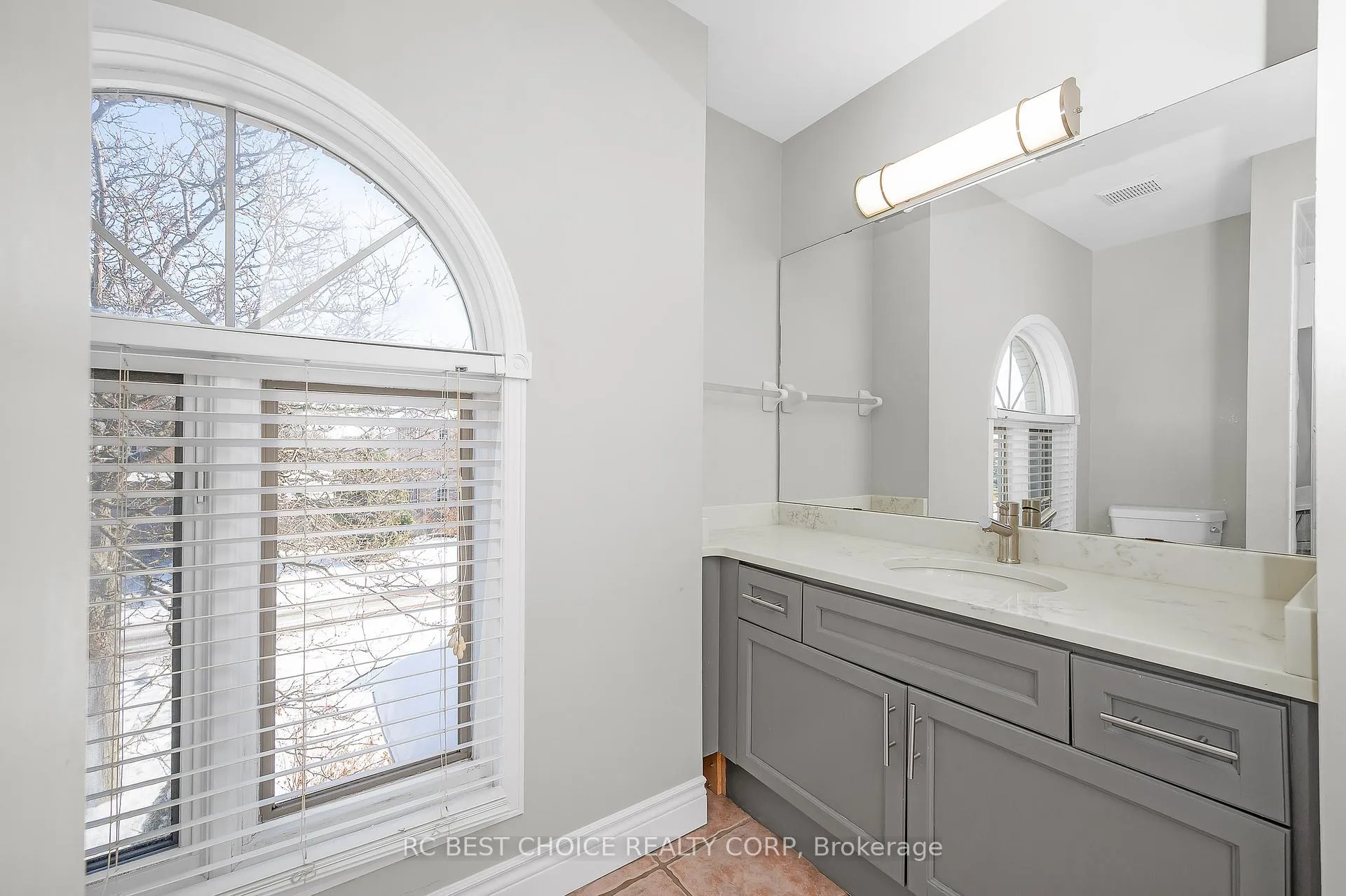 Photo 31 of 50 Pelham Drive, Hamilton, Ancaster — HOMEH
