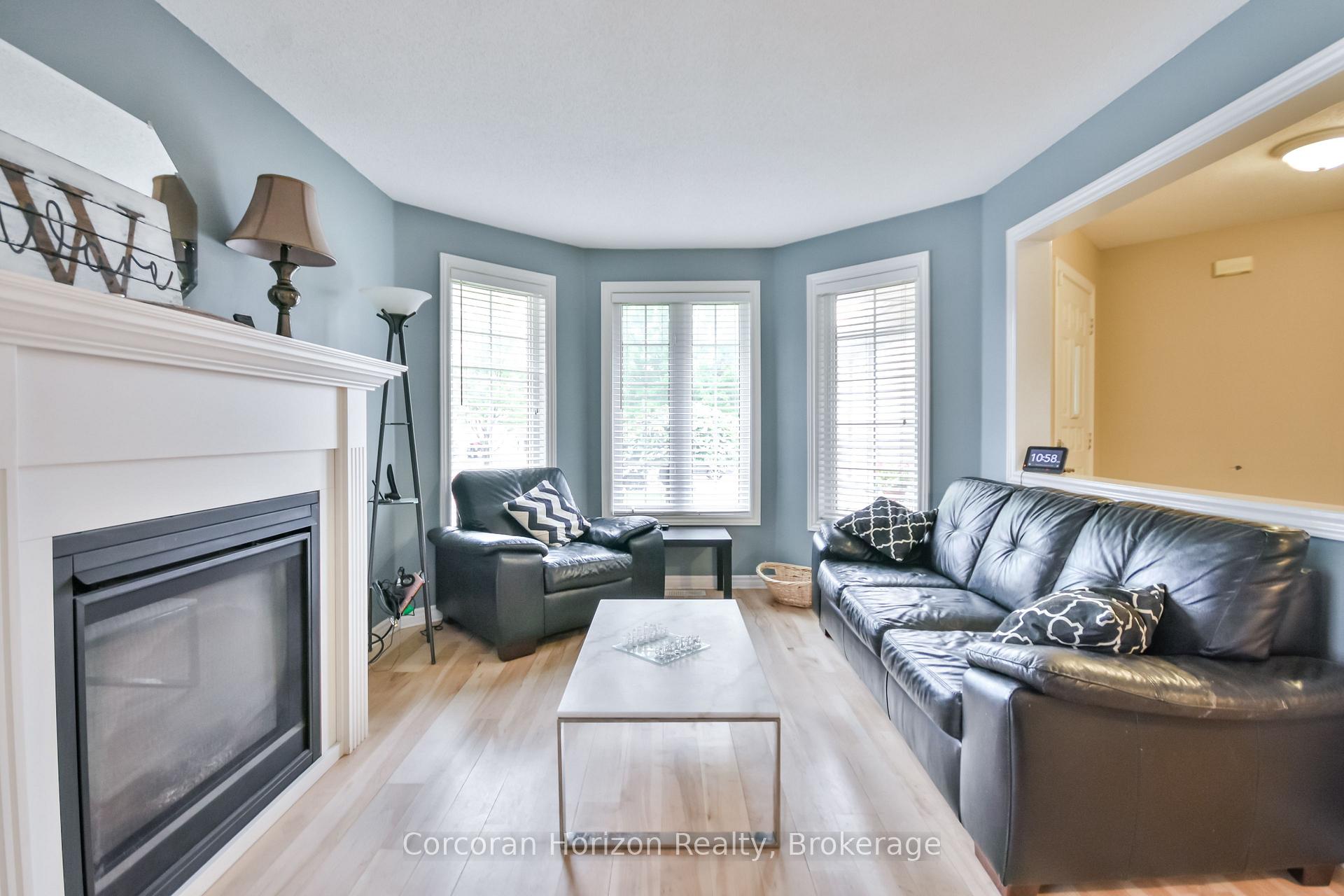 Photo 5 of 52 Stephanie Lane, Barrie, Painswick South — HOMEH