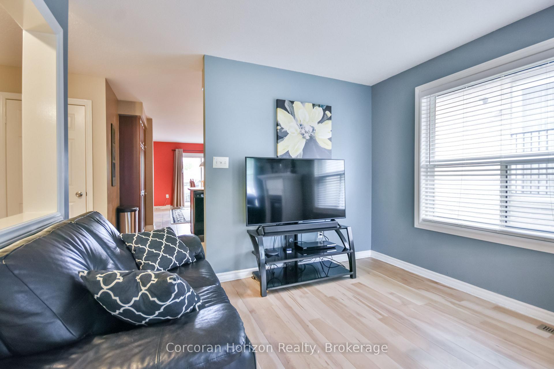 Photo 6 of 52 Stephanie Lane, Barrie, Painswick South — HOMEH