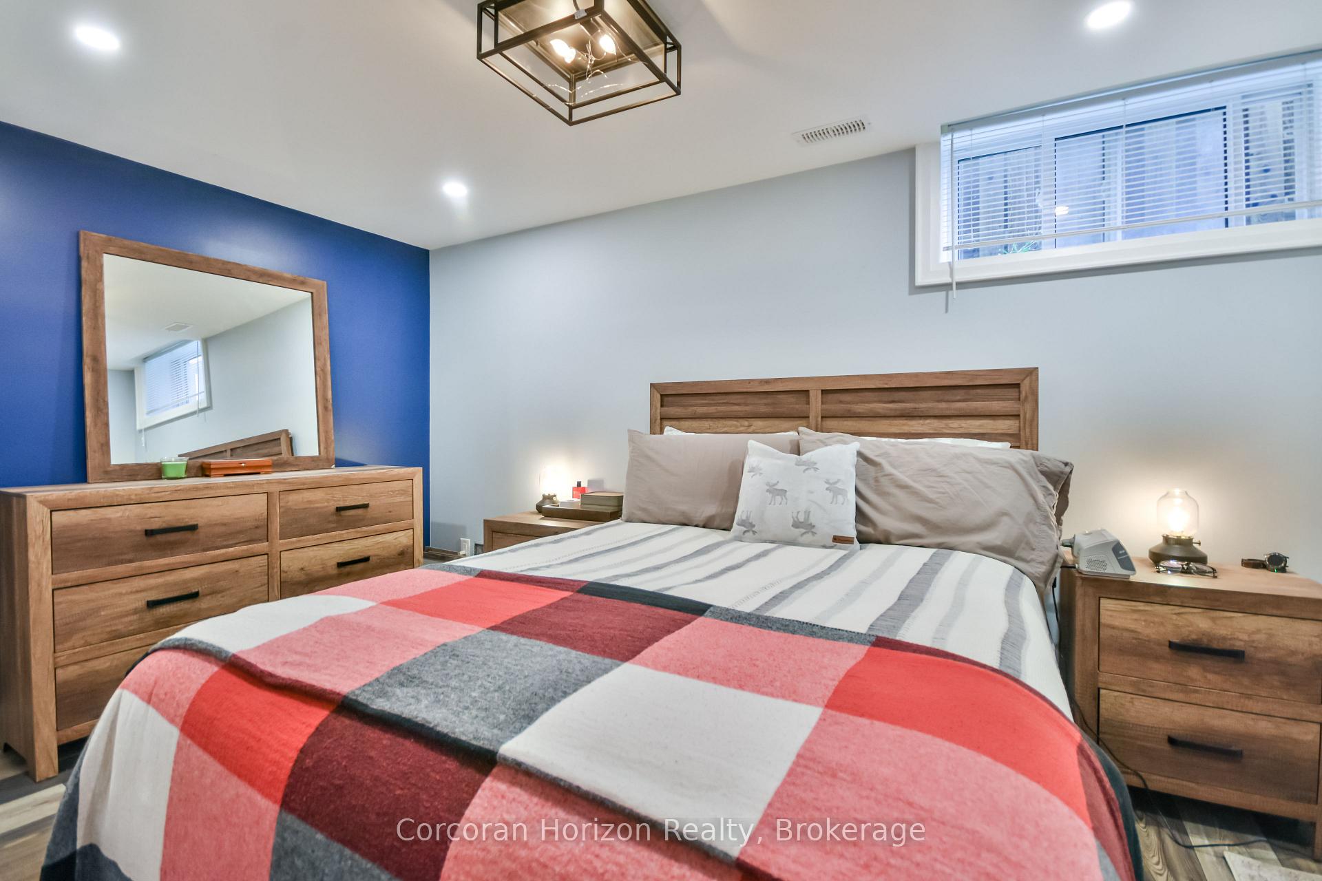 Photo 35 of 52 Stephanie Lane, Barrie, Painswick South — HOMEH