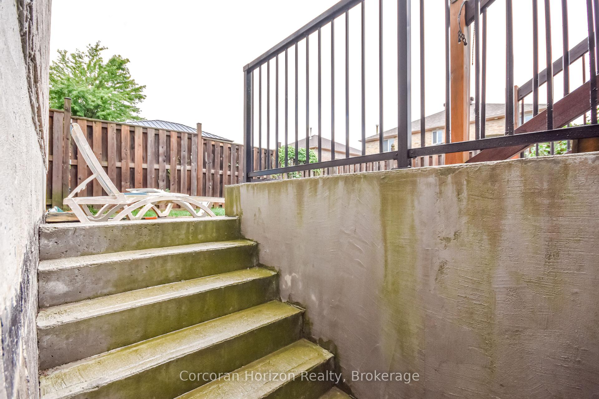 Photo 37 of 52 Stephanie Lane, Barrie, Painswick South — HOMEH