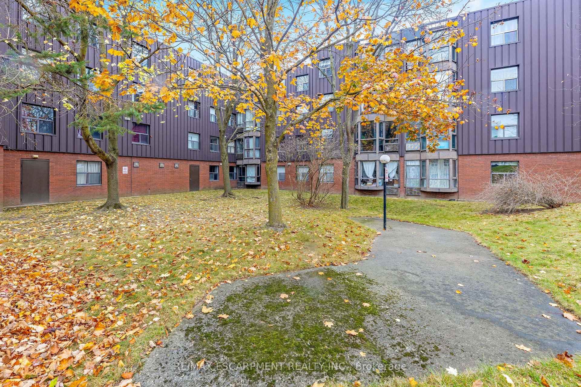 Photo 3 of Unit 302, 10 Ajax Street, Guelph, Junction/Onward Willow — HOMEH