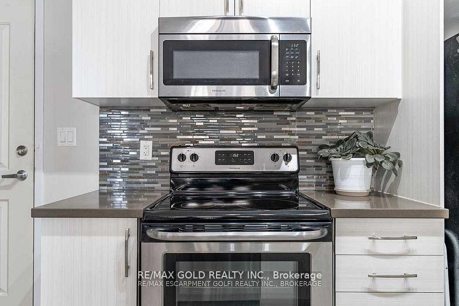 Photo 8 of Unit 807, 85 Robinson Street, Hamilton, Durand — HOMEH