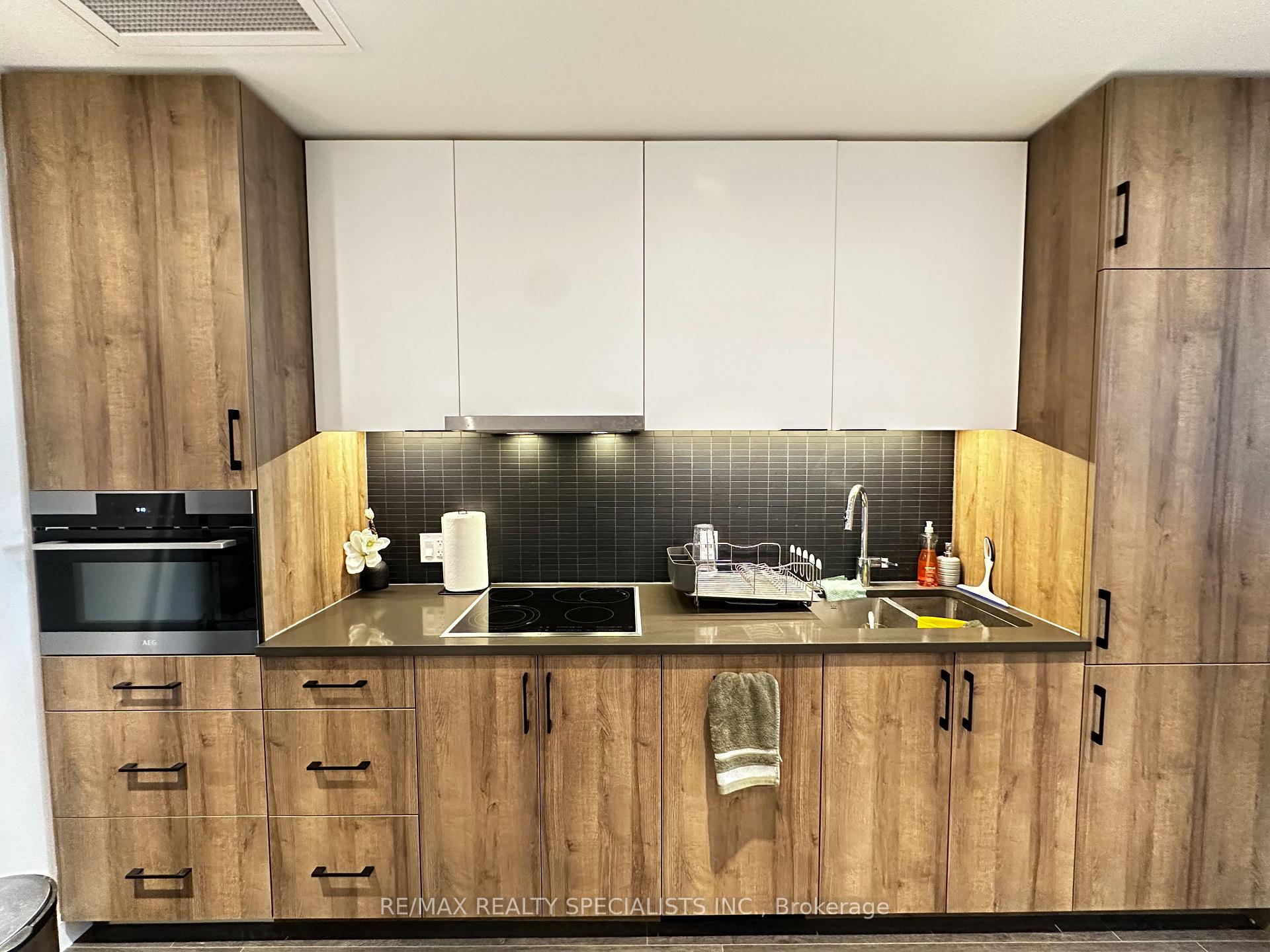 Photo 5 of Unit 805, 741 King Street W, Kitchener — HOMEH