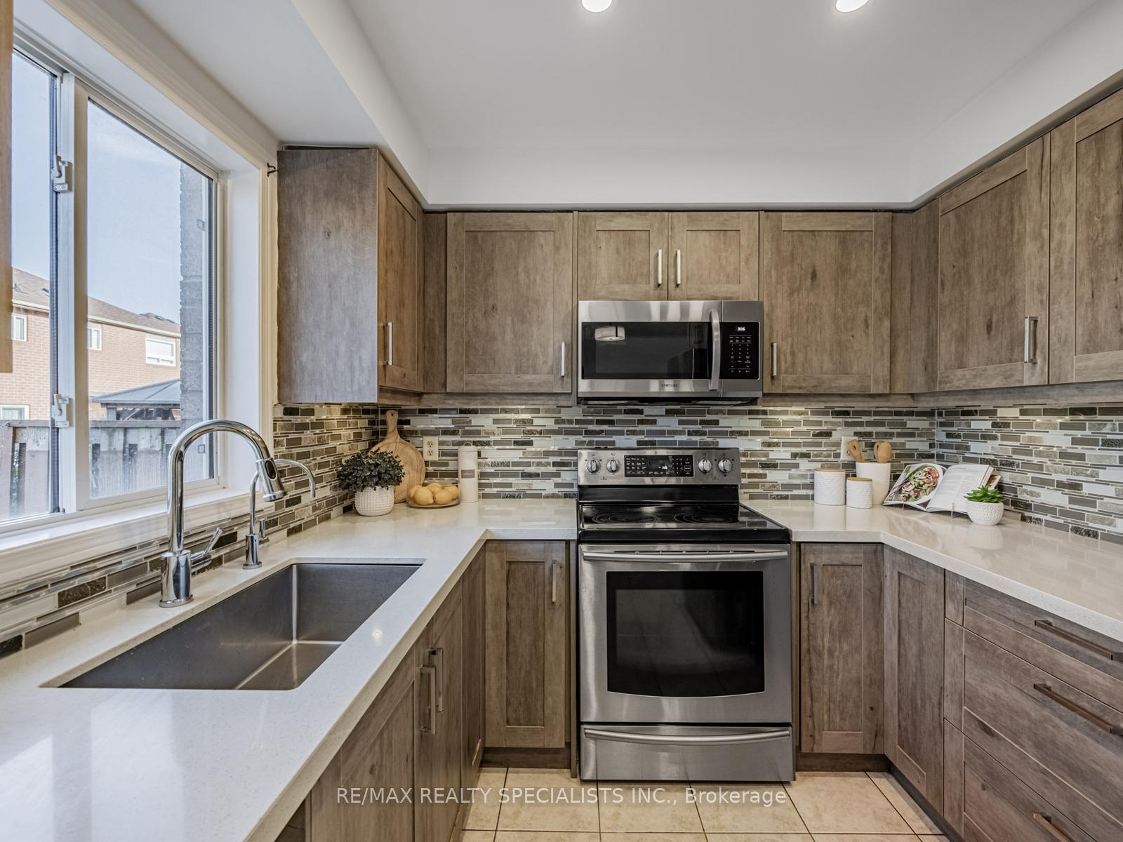Photo 8 of 30 Baha Crescent, Brampton, Fletcher's Meadow — HOMEH
