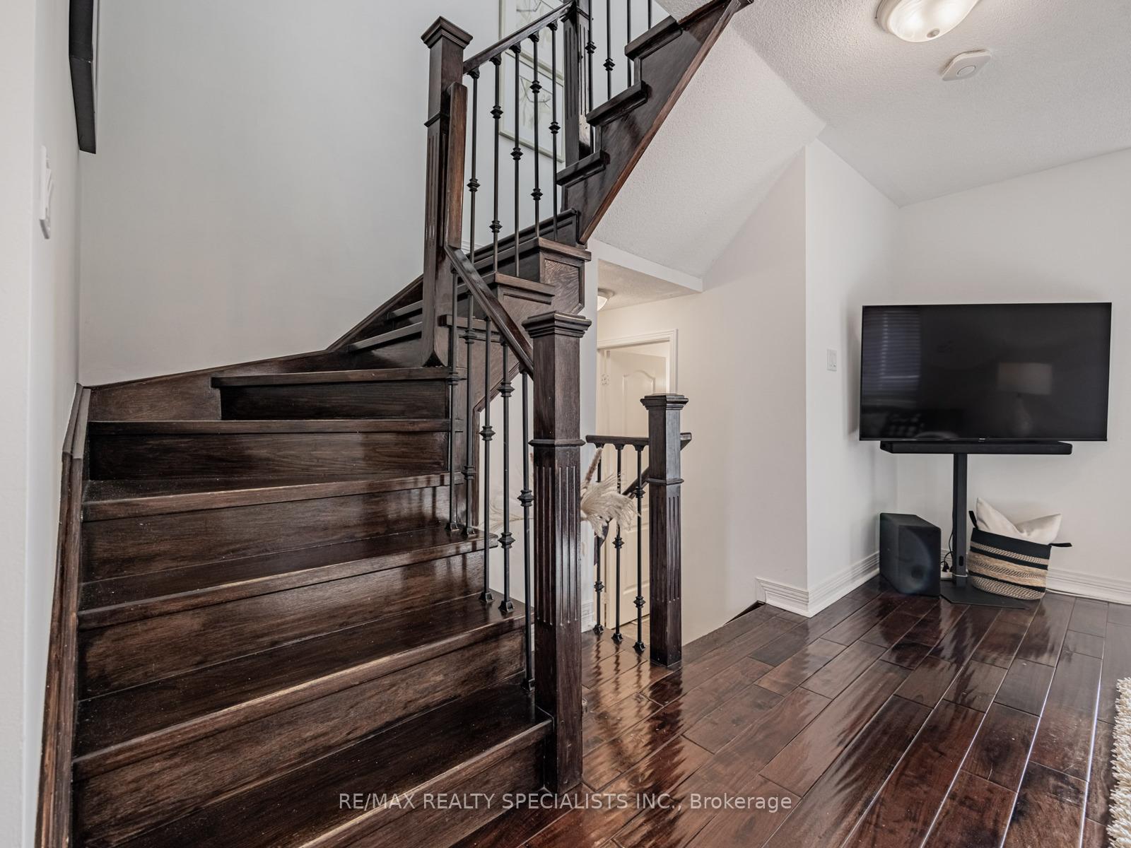 Photo 11 of 30 Baha Crescent, Brampton, Fletcher's Meadow — HOMEH