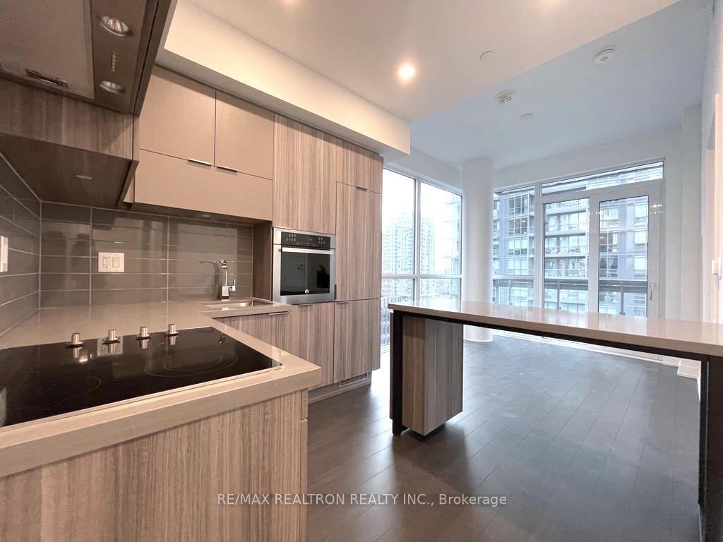 Photo 4 of Unit 1208, 39 Roehampton Avenue, Toronto, Mount Pleasant West — HOMEH
