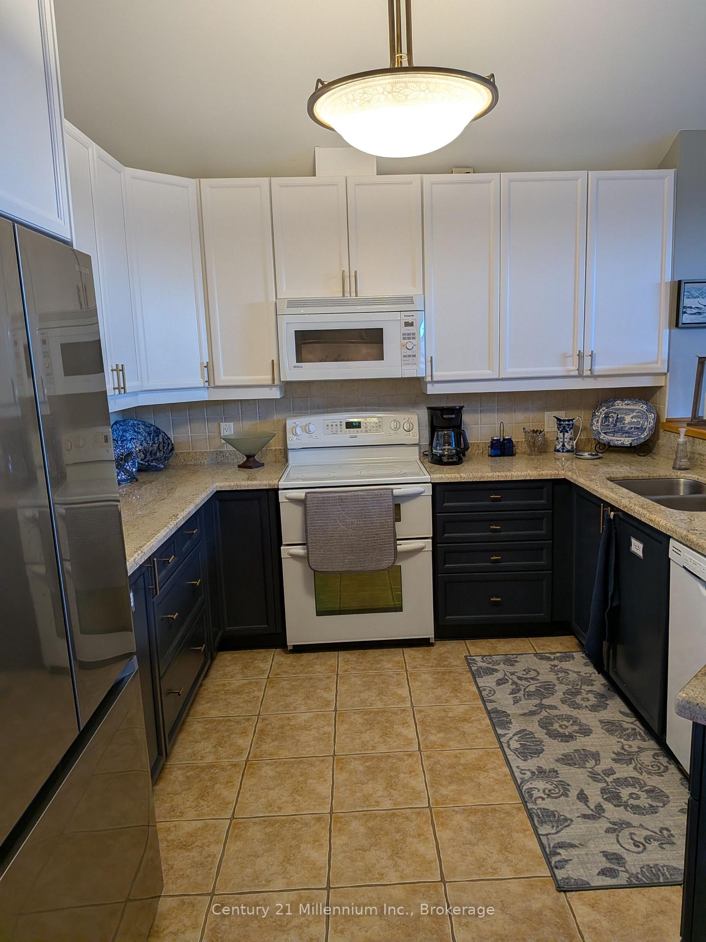 Photo 14 of 39 Westwind Drive, Collingwood — HOMEH