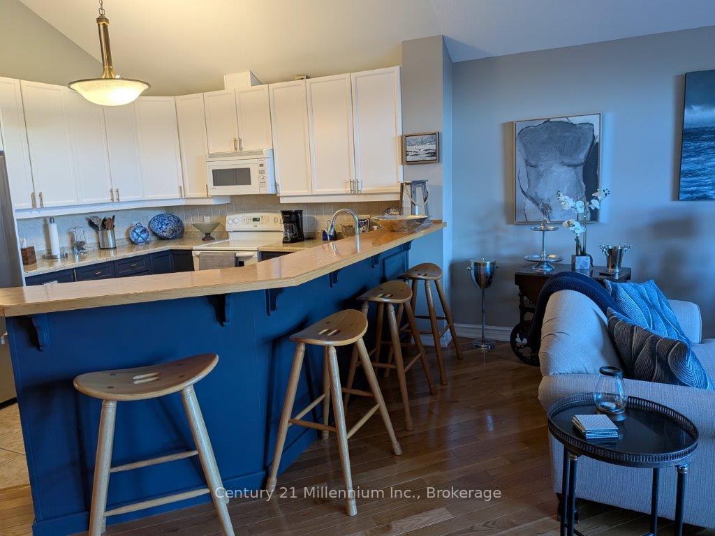 Photo 15 of 39 Westwind Drive, Collingwood — HOMEH