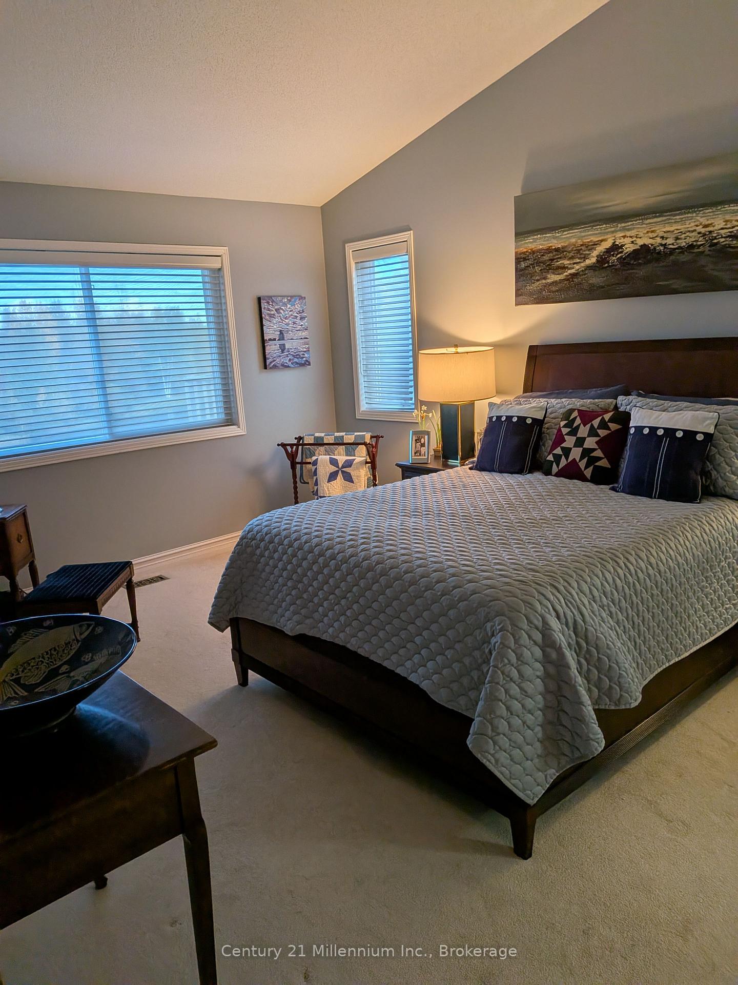 Photo 23 of 39 Westwind Drive, Collingwood — HOMEH