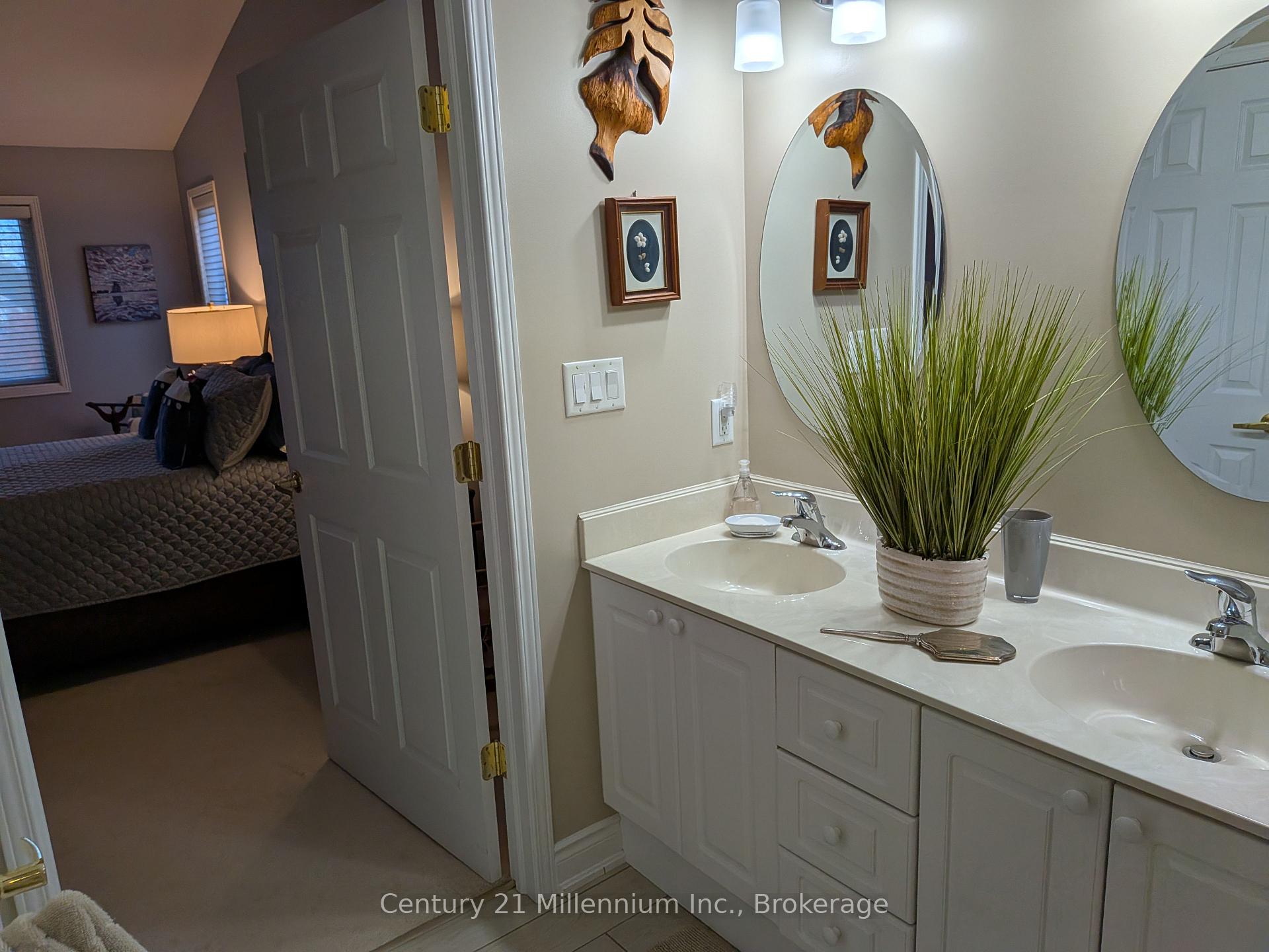 Photo 22 of 39 Westwind Drive, Collingwood — HOMEH