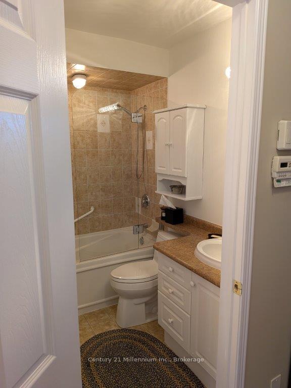 Photo 24 of 39 Westwind Drive, Collingwood — HOMEH