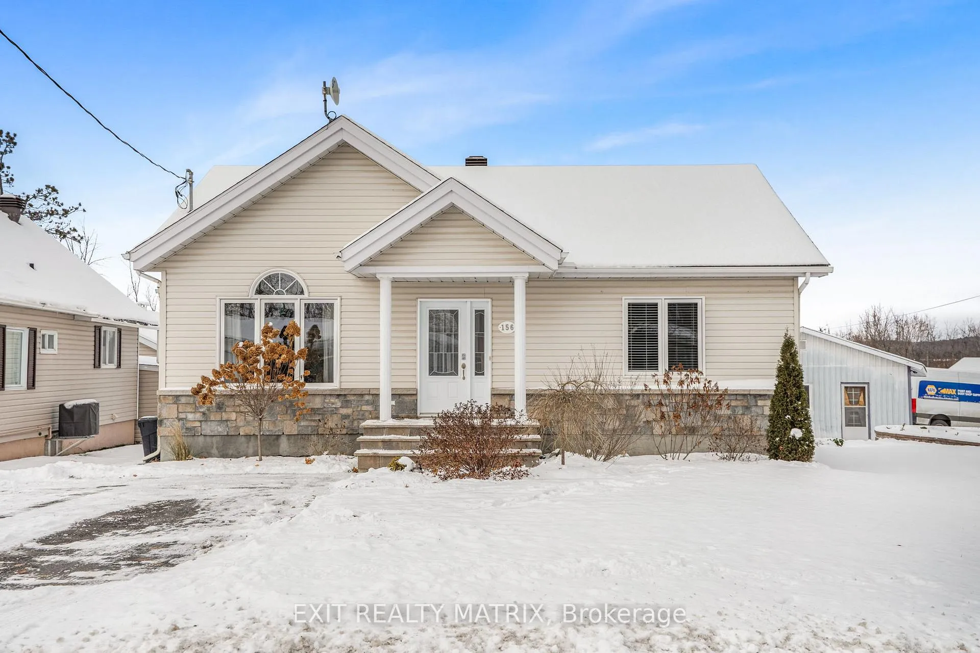 Photo 2 of 156 Longueuil Street, Champlain, L'Orignal — HOMEH