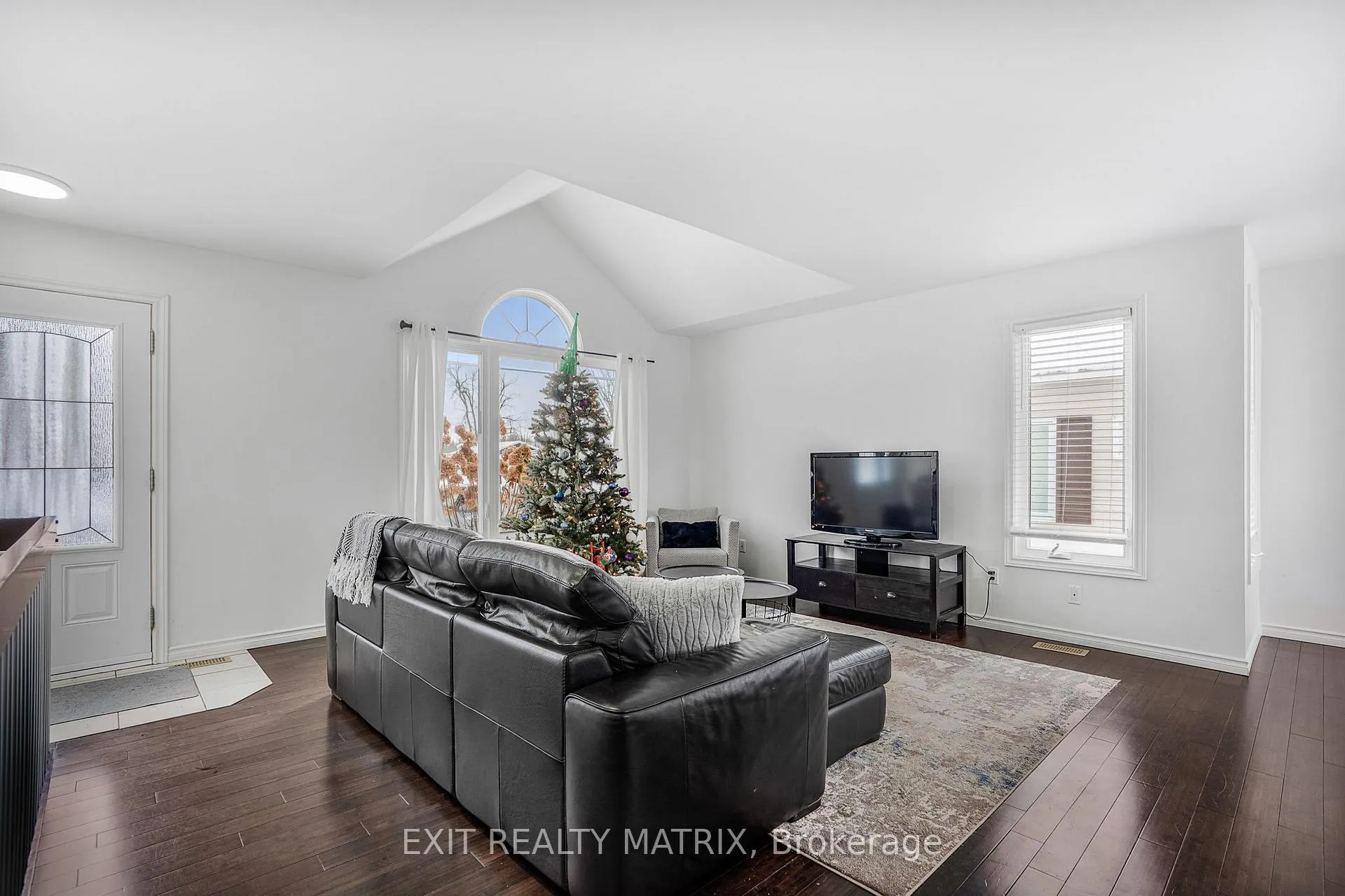 Photo 5 of 156 Longueuil Street, Champlain, L'Orignal — HOMEH