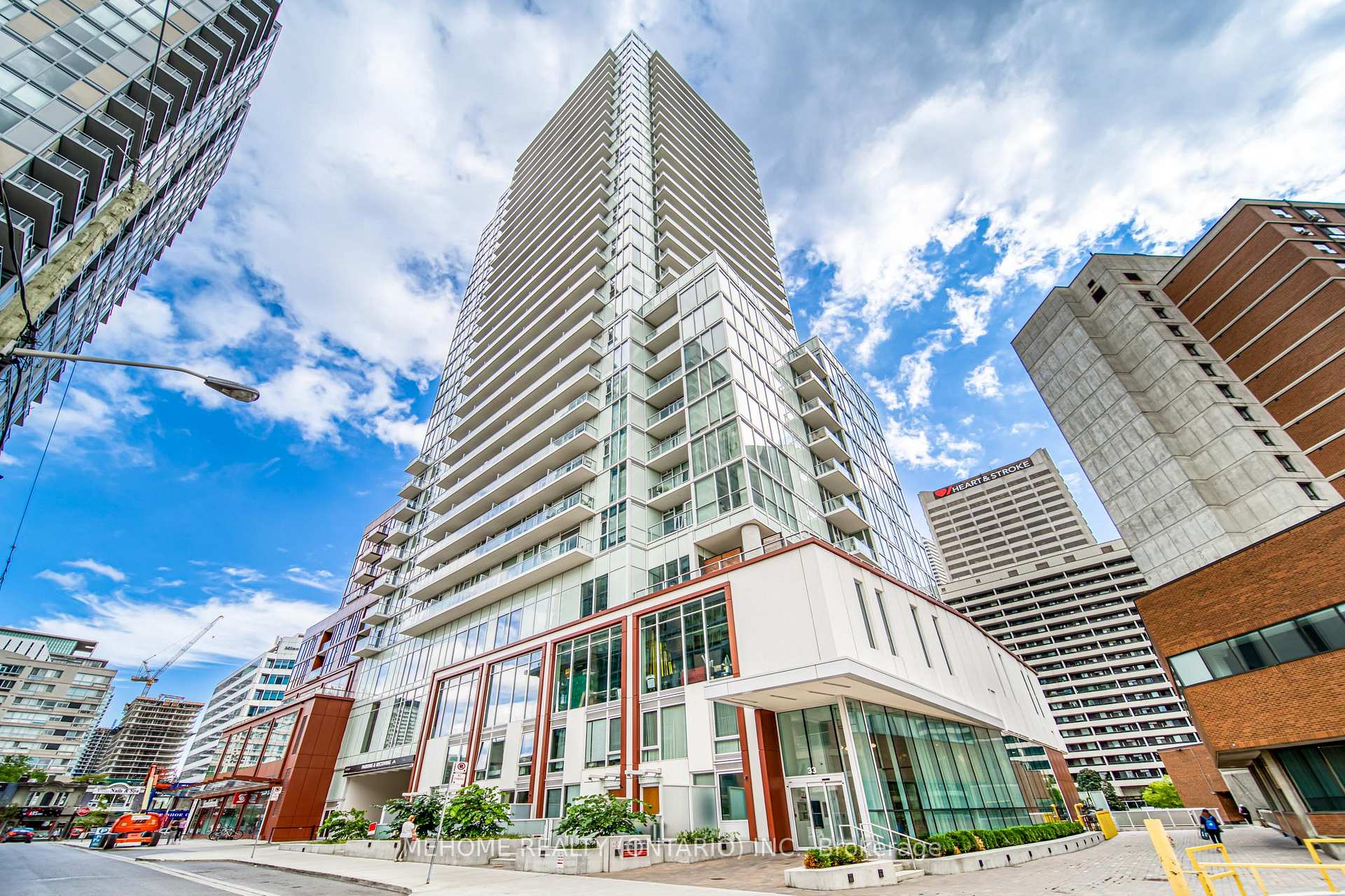 Front of Unit 1810, 33 Helendale Avenue