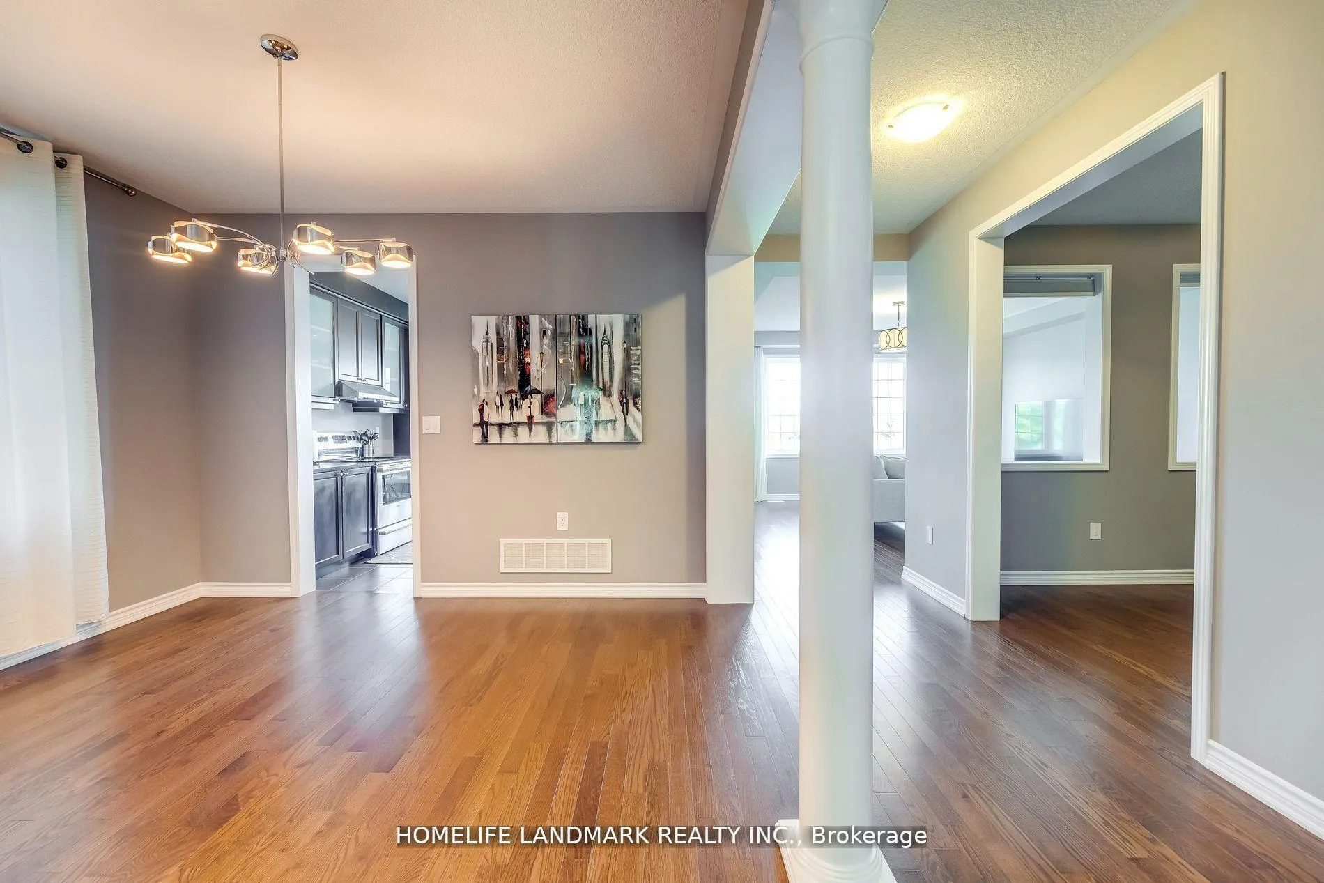 Photo 5 of 186 Degraaf Crescent, Aurora, Rural Aurora — HOMEH