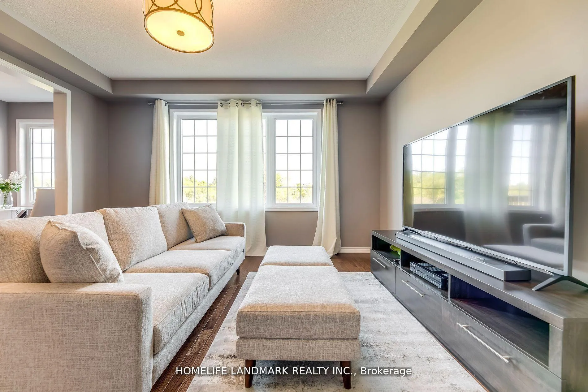 Photo 8 of 186 Degraaf Crescent, Aurora, Rural Aurora — HOMEH