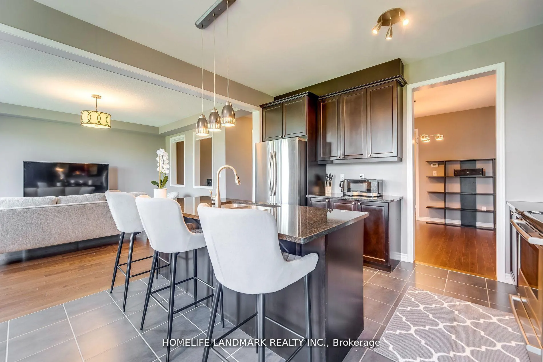 Photo 13 of 186 Degraaf Crescent, Aurora, Rural Aurora — HOMEH