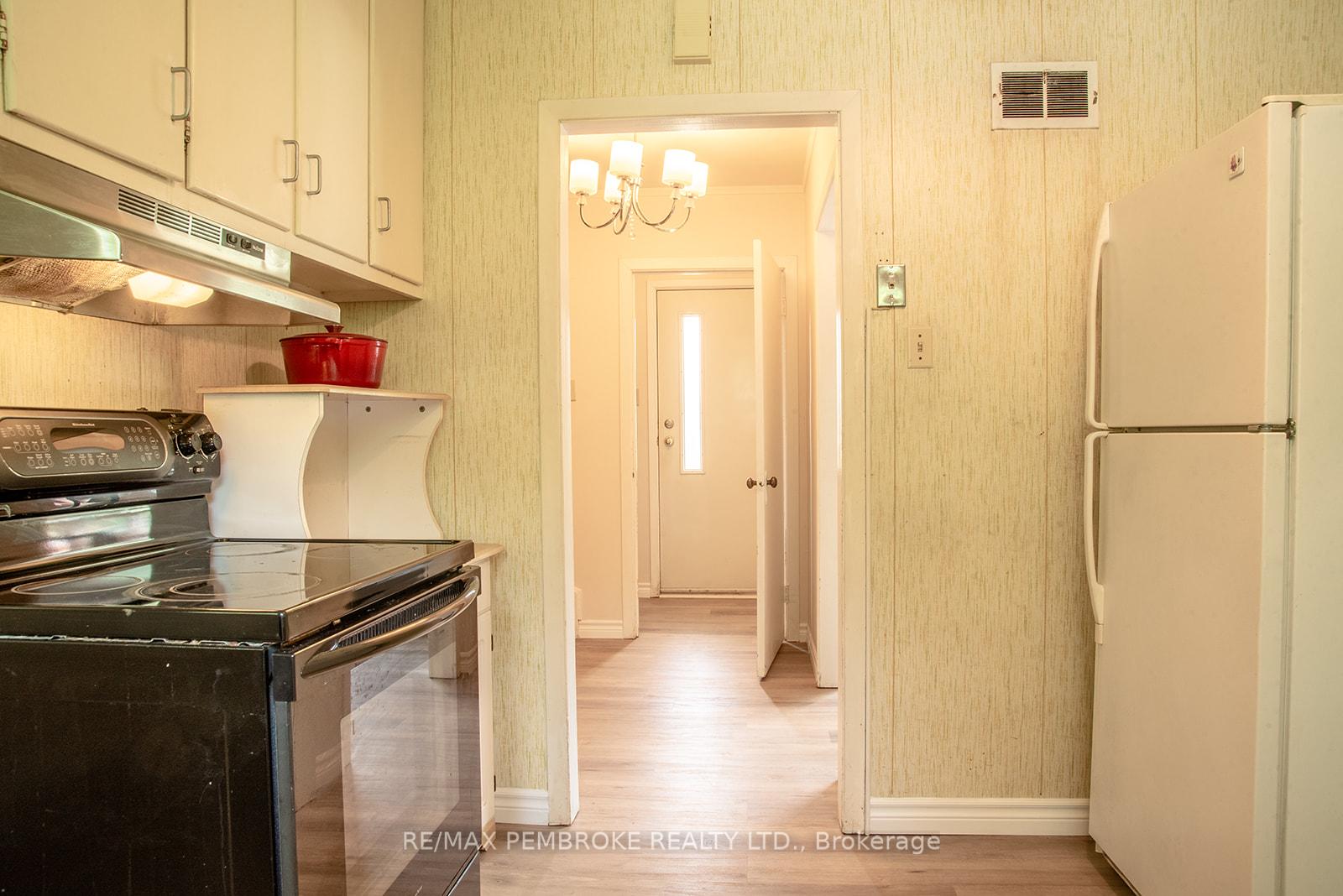 Photo 6 of 92 Algonquin Street, Deep River — HOMEH