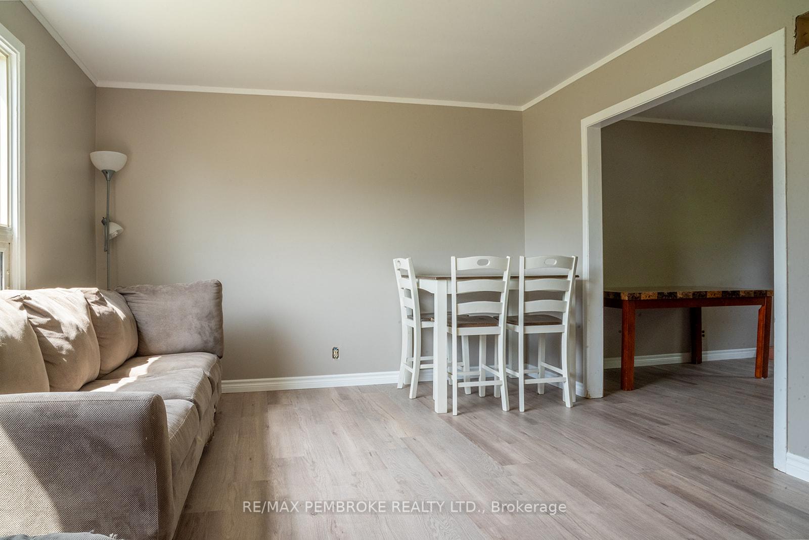 Photo 14 of 92 Algonquin Street, Deep River — HOMEH