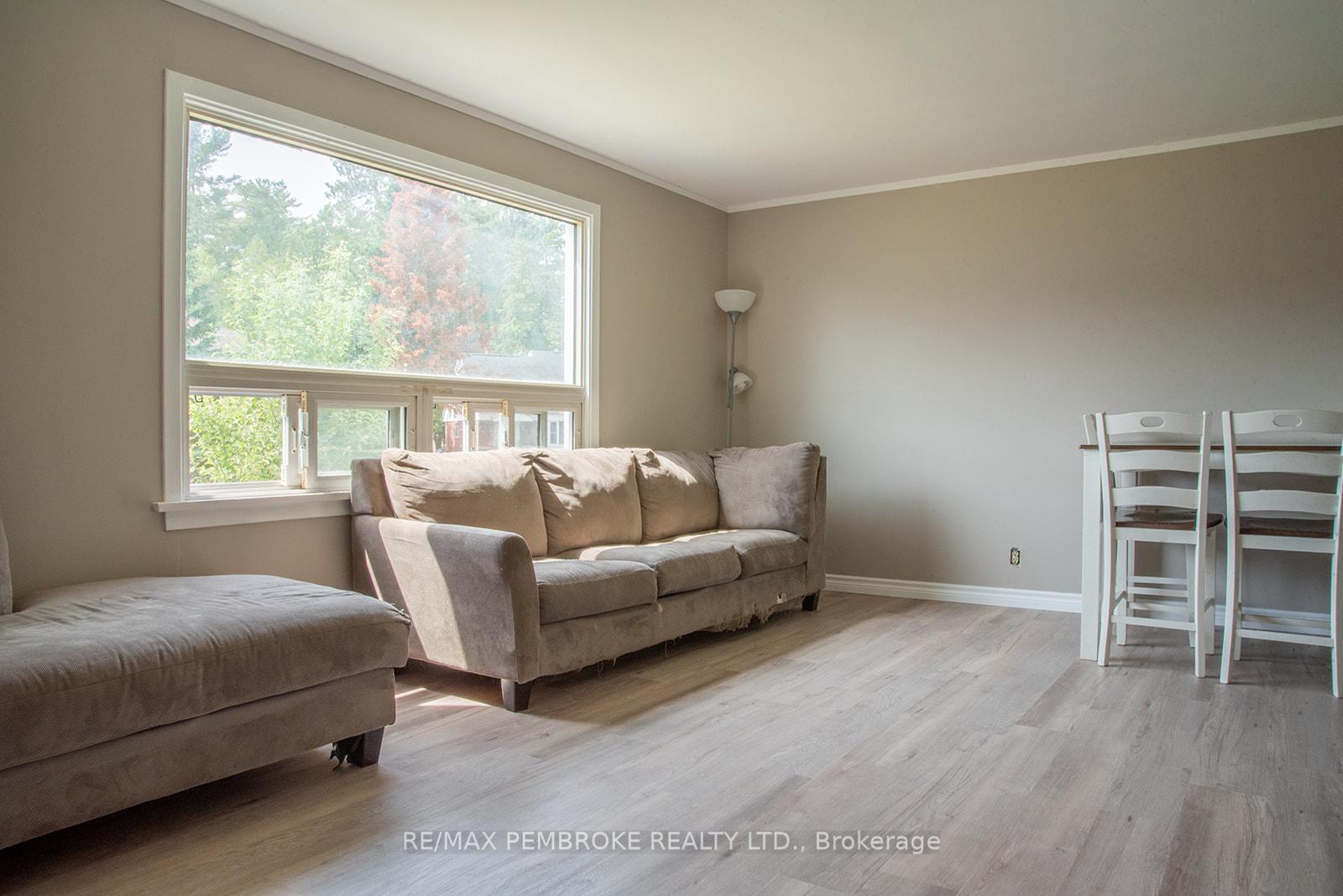 Photo 13 of 92 Algonquin Street, Deep River — HOMEH