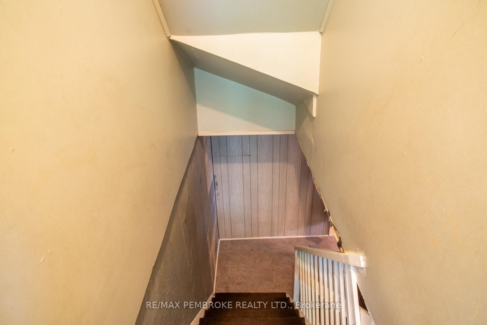 Photo 26 of 92 Algonquin Street, Deep River — HOMEH