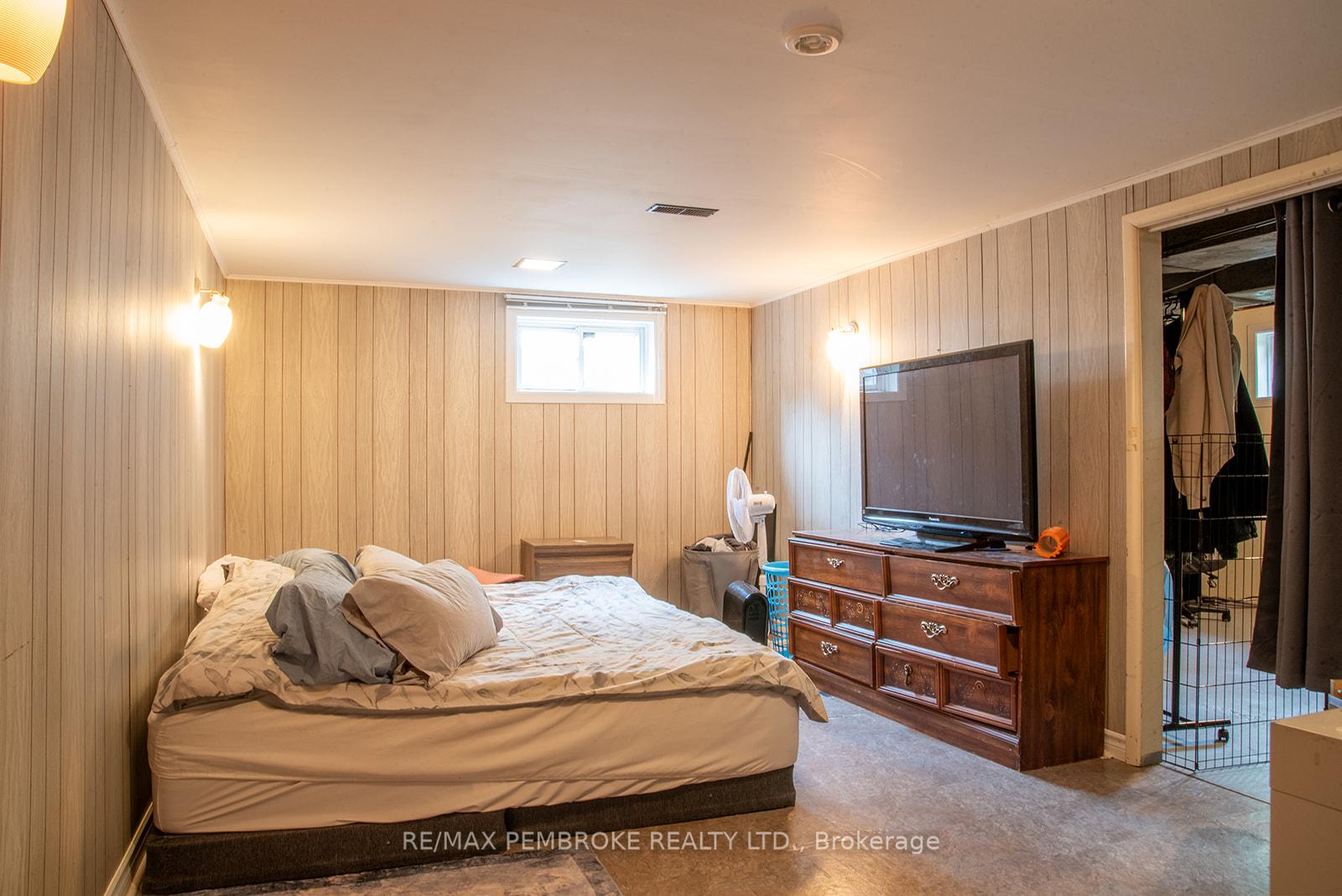 Photo 27 of 92 Algonquin Street, Deep River — HOMEH