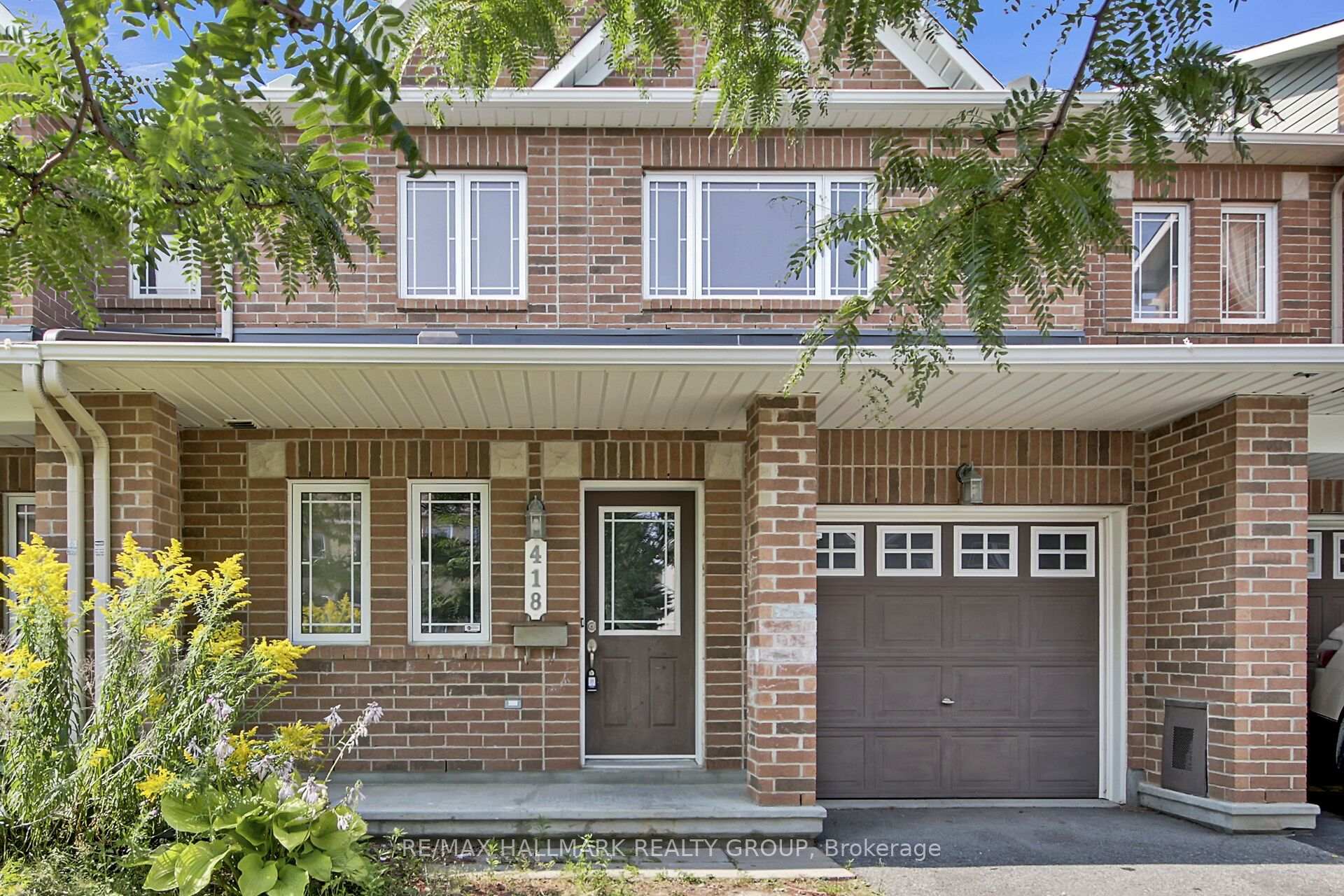 Front of 418 Temiskaming Crescent