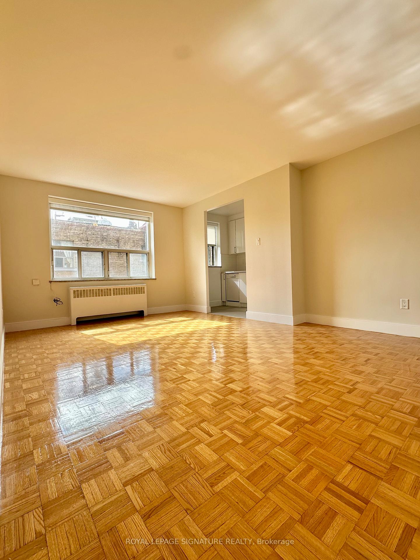 Photo 2 of Unit 405, 1291 Bayview Avenue, Toronto, Leaside — HOMEH