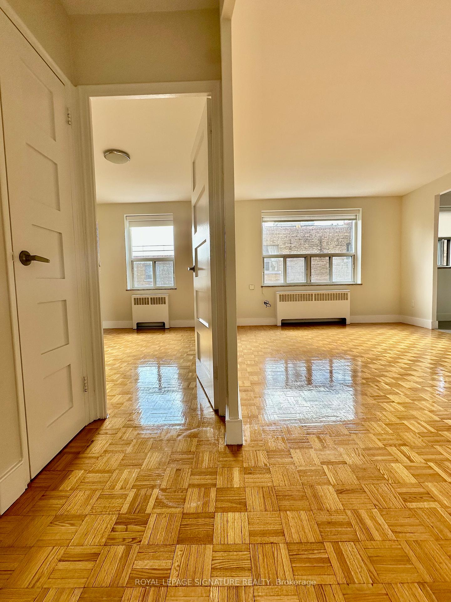 Photo 6 of Unit 405, 1291 Bayview Avenue, Toronto, Leaside — HOMEH