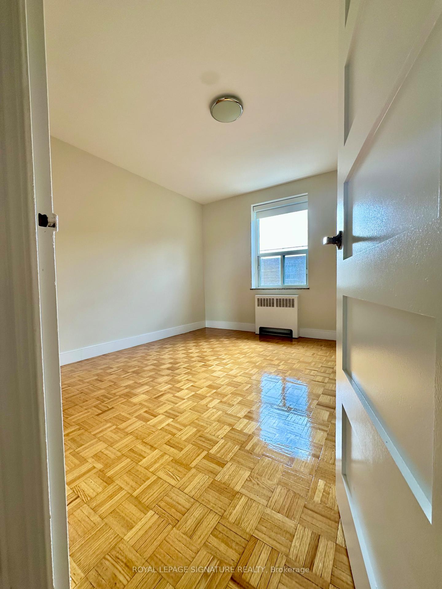 Photo 7 of Unit 405, 1291 Bayview Avenue, Toronto, Leaside — HOMEH
