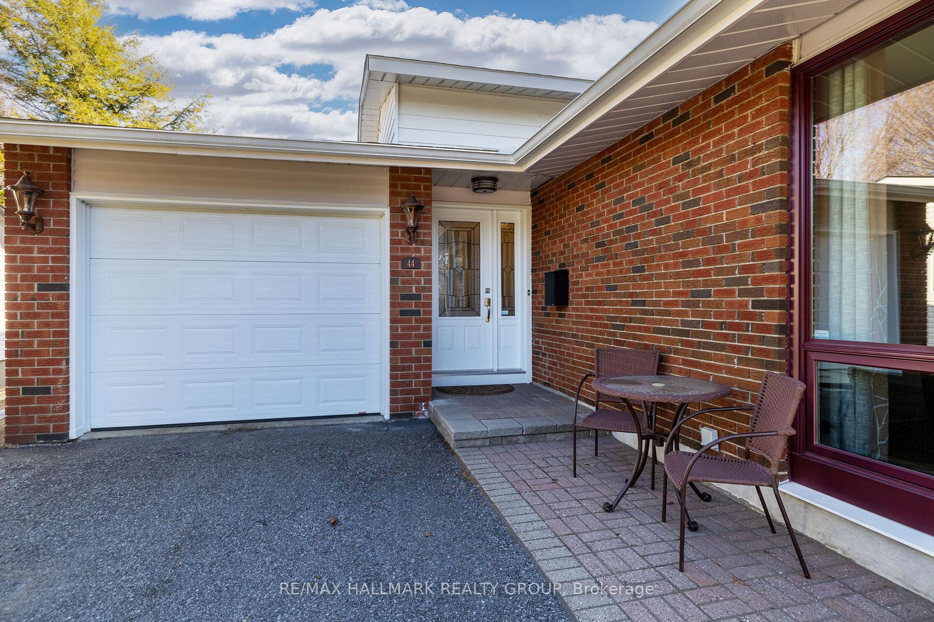 Photo 2 of 44 Seymour Avenue, Ottawa, Borden Farm/Stewart Farm/Carleton Heights/Parkwood Hills — HOMEH