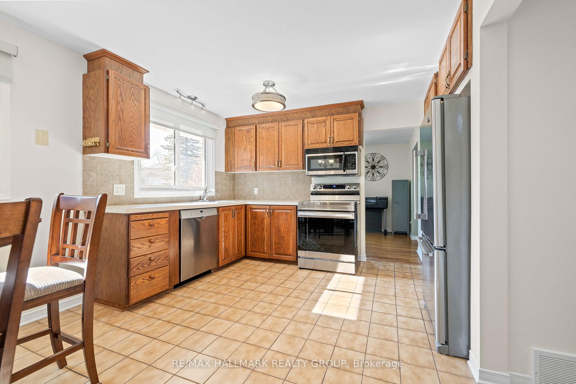 Photo 5 of 44 Seymour Avenue, Ottawa, Borden Farm/Stewart Farm/Carleton Heights/Parkwood Hills — HOMEH
