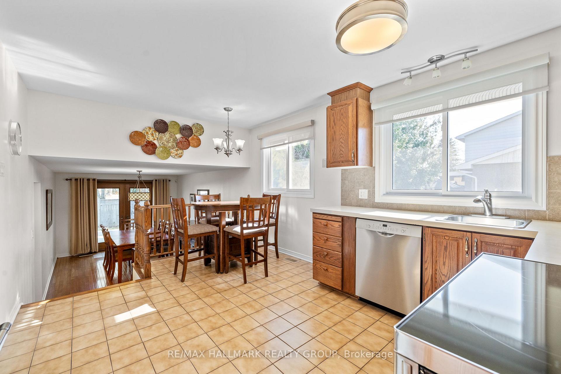 Photo 7 of 44 Seymour Avenue, Ottawa, Borden Farm/Stewart Farm/Carleton Heights/Parkwood Hills — HOMEH