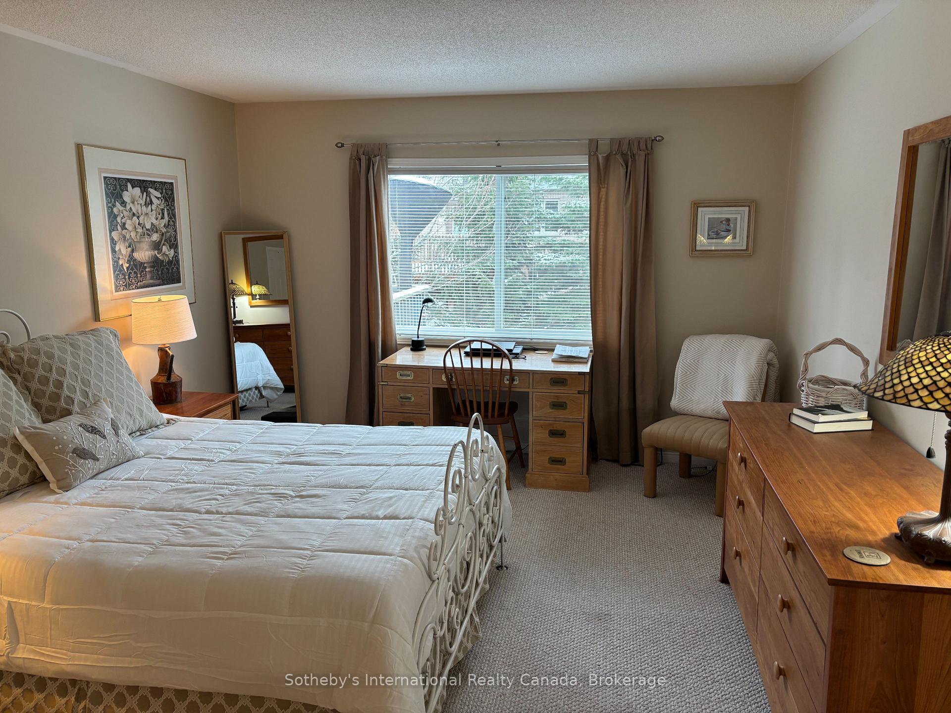 Photo 11 of 64 Green Briar Drive, Collingwood — HOMEH