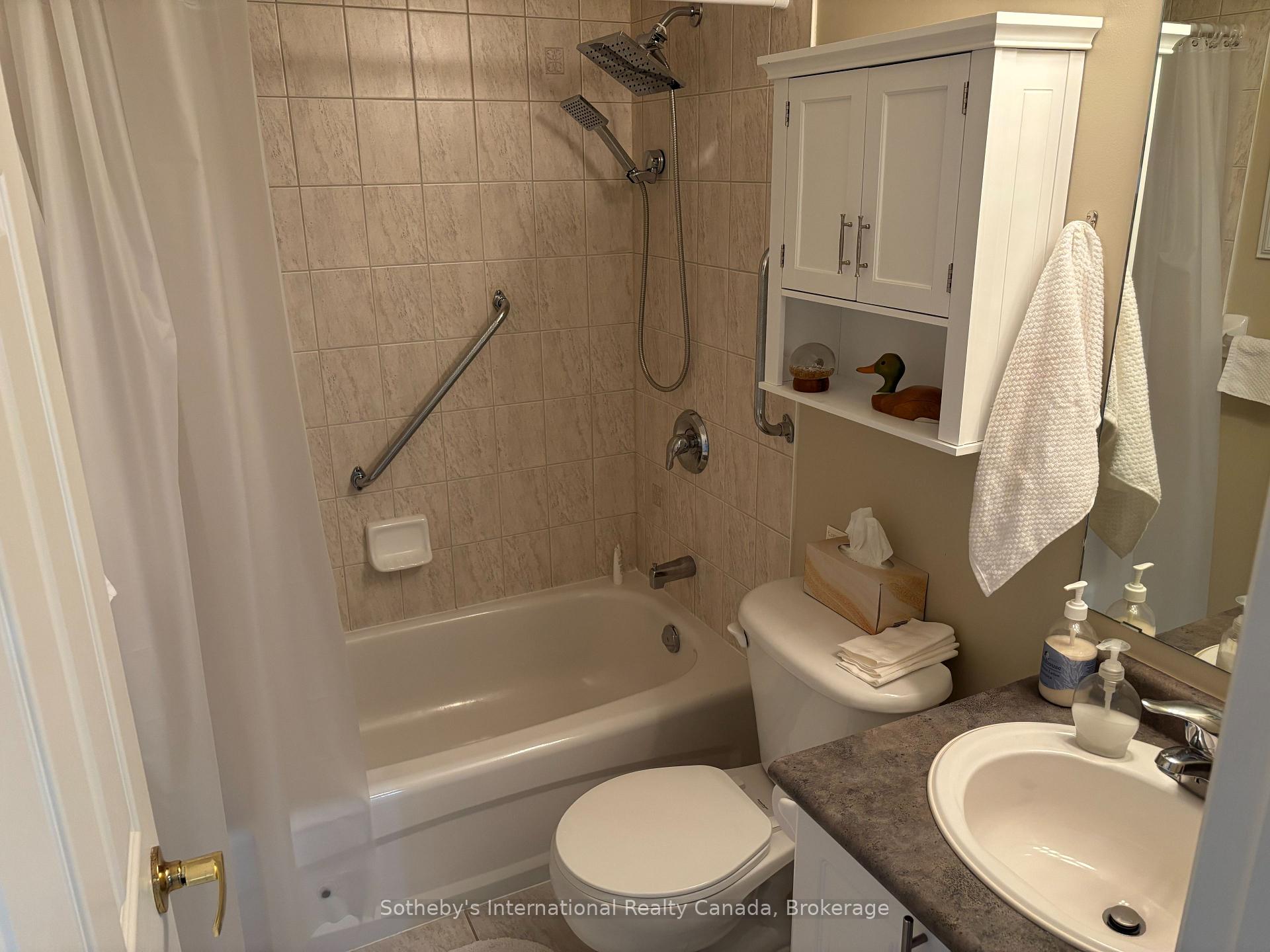 Photo 14 of 64 Green Briar Drive, Collingwood — HOMEH